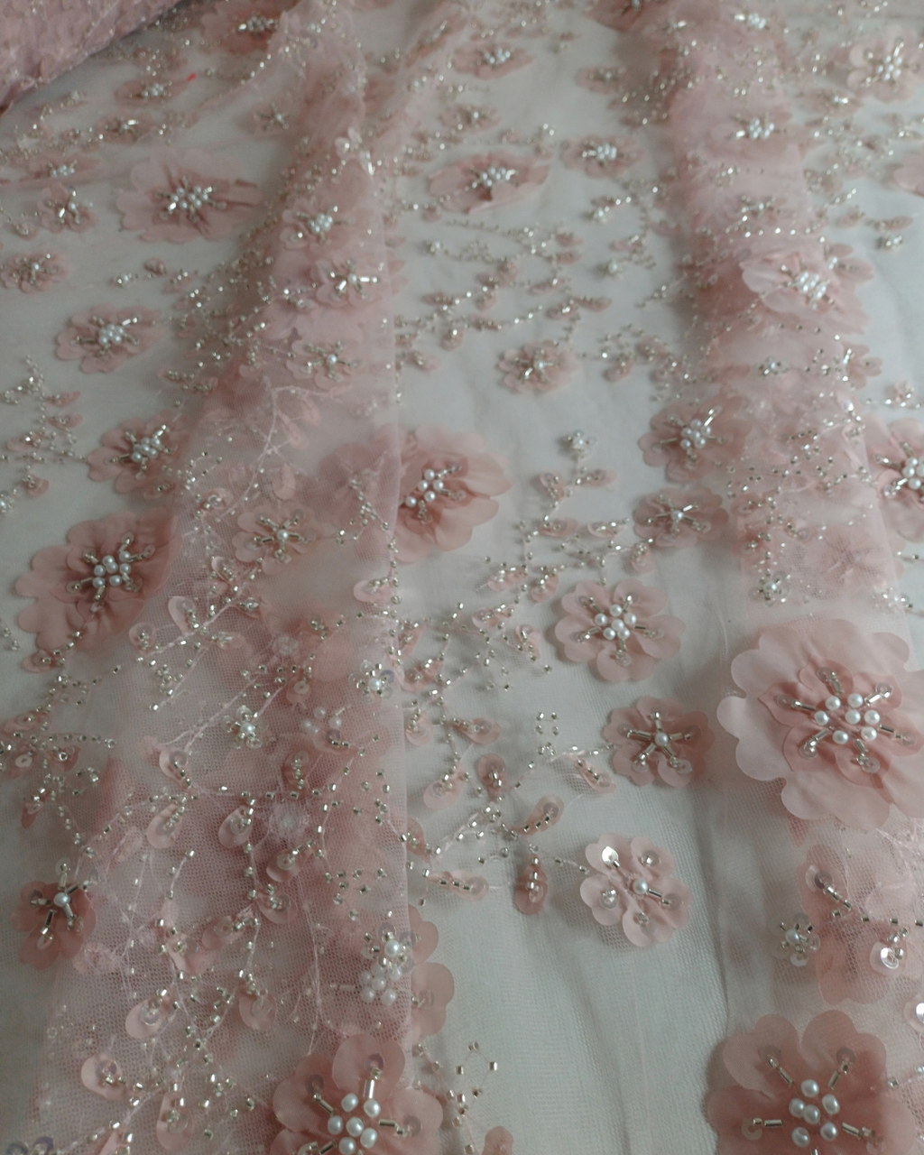 Tul Bordado Con Flores 3d, Lentejuela, Canutillo, Perlas, Chaquira Color Palo de Rosa -HH191 ideal para vestidos de noche de boda y de XV años