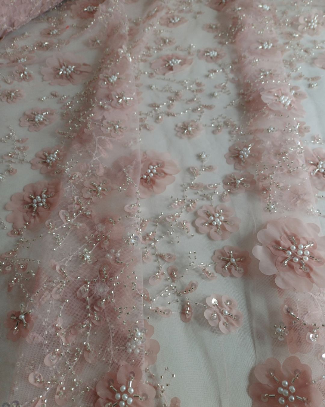 Tul Bordado Con Flores 3d, Lentejuela, Canutillo, Perlas, Chaquira Color Palo de Rosa -HH191 ideal para vestidos de noche de boda y de XV años