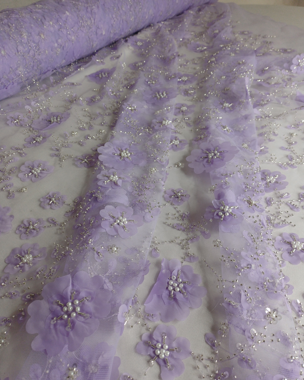 Tul Bordado Con Flores 3d, Lentejuela, Canutillo, Perlas, Chaquira Color Lila -HH191 ideal para vestidos de noche de boda y de XV años