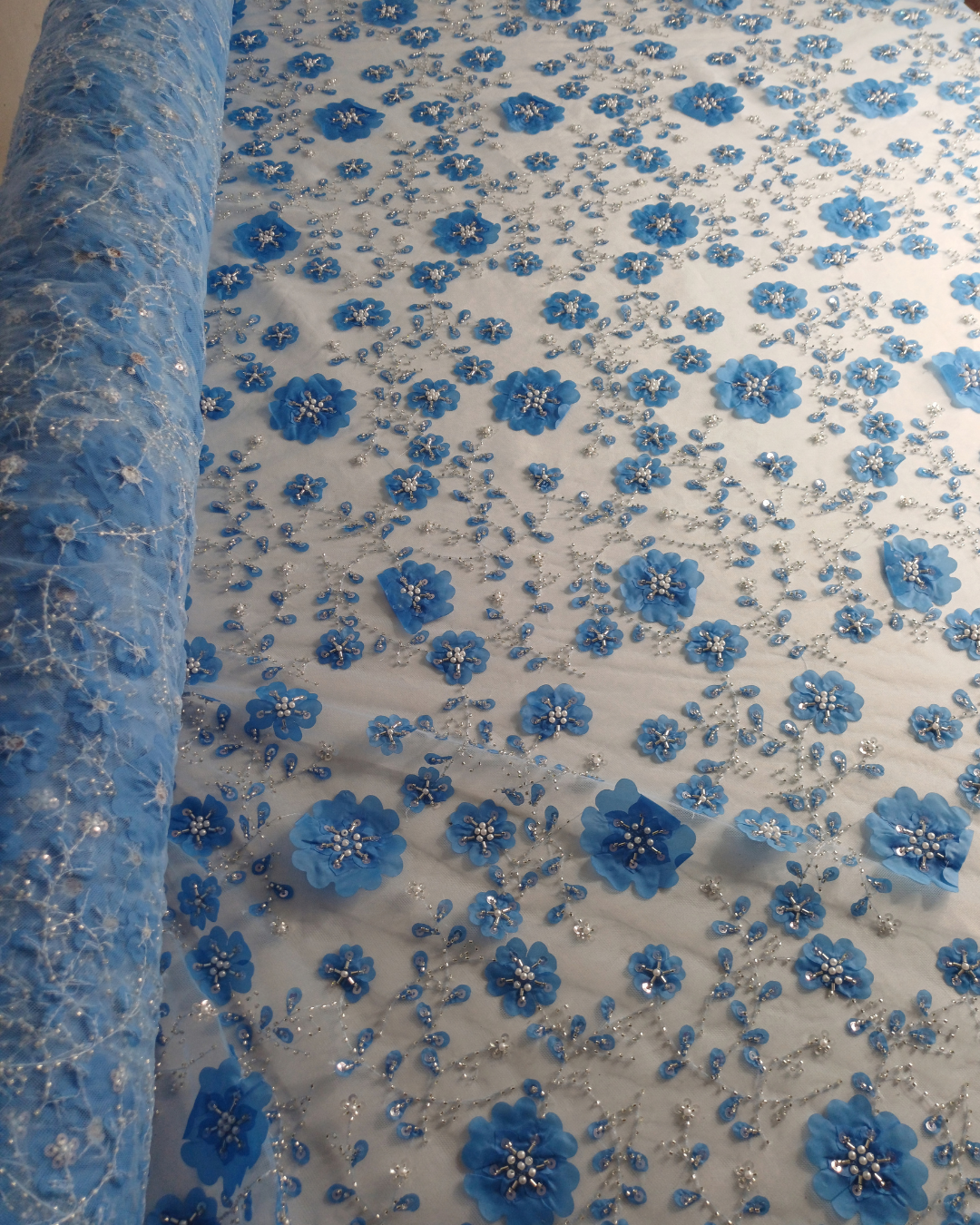 Tul Bordado Con Flores 3d, Lentejuela, Canutillo, Perlas, Chaquira Color Plumbago -HH191 ideal para vestidos de noche de boda y de XV años