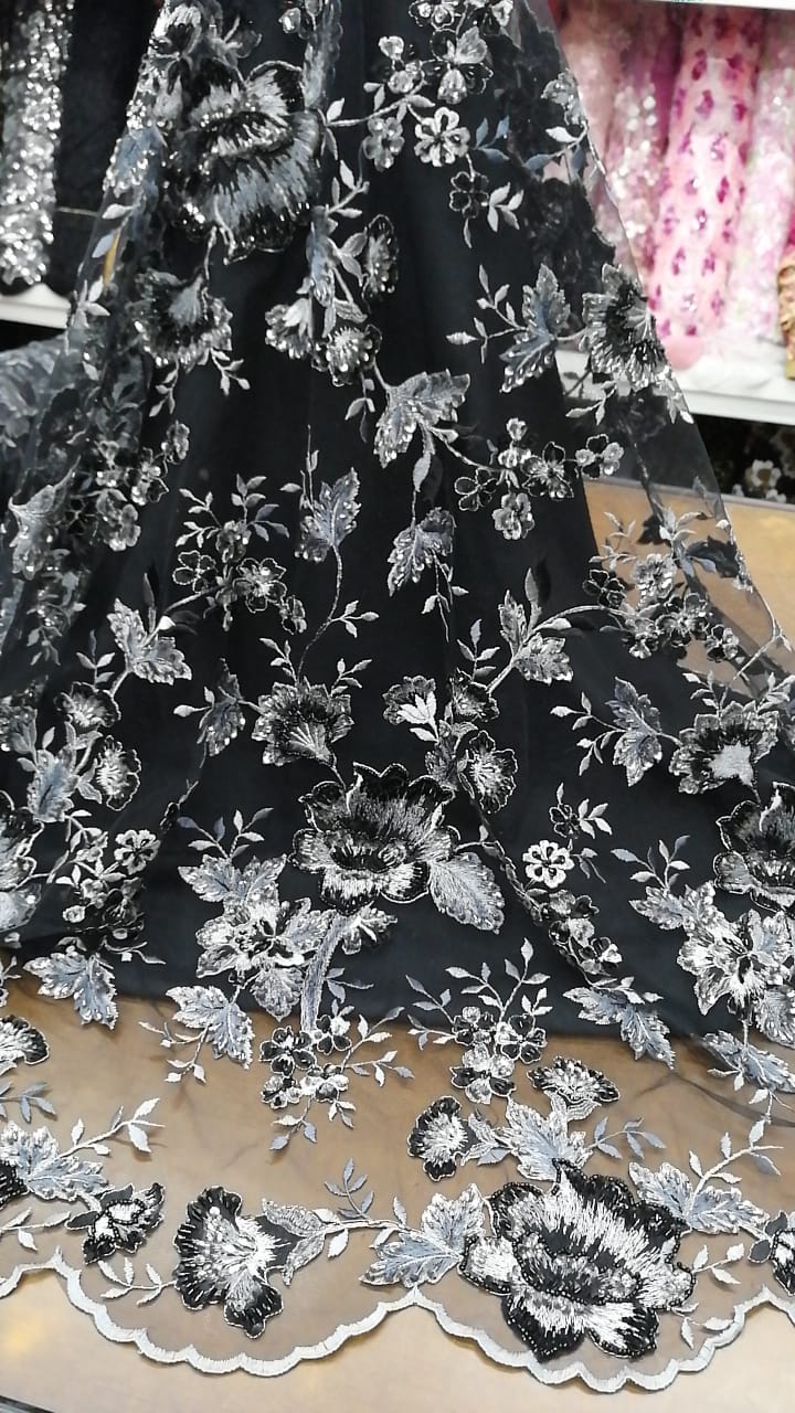 Tela real FR725. Color de referencia NEGRO; no confirma los tonos en inventario.