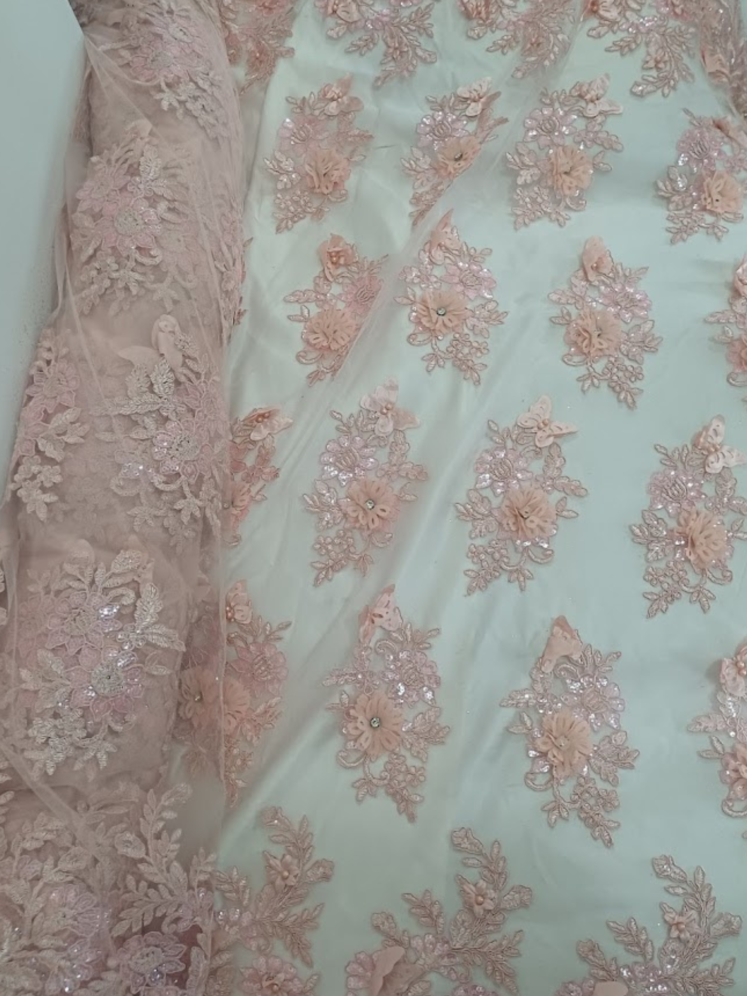 Tul Bordado Con Floral 3D, Mariposas, Pedrería, Lentejuela Y Perlas Color Blush- HH157 ideal para vestidos de noche de boda y de XV años
