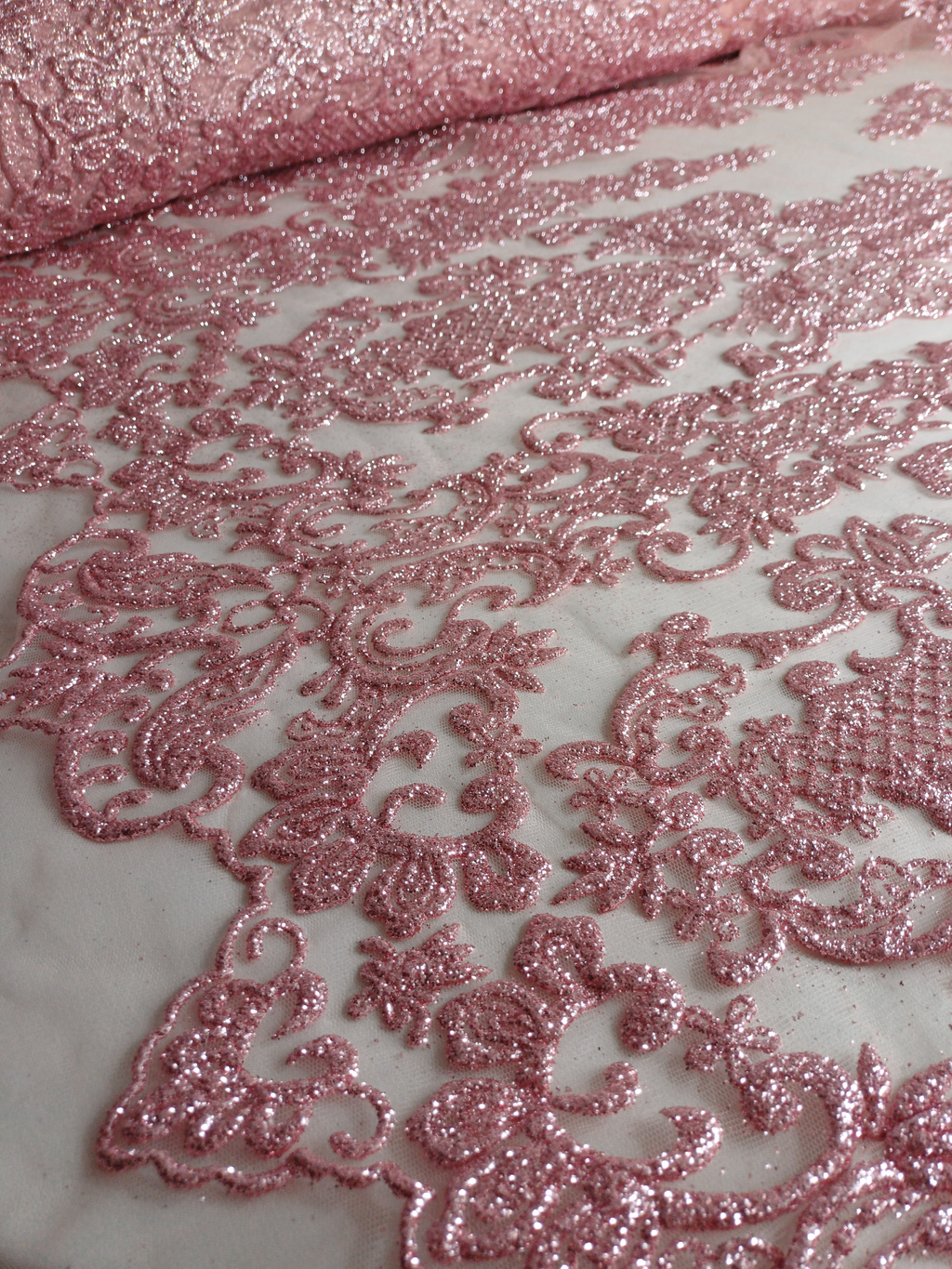Tul Bordado Con Diseño En Acabado Glitter Color Rosa Piel- HH168 ideal para vestidos de noche de boda y de XV años