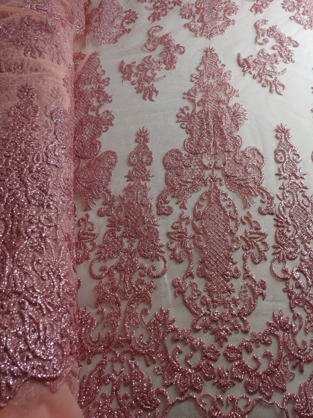 Tul Bordado Con Diseño En Acabado Glitter Color Rosa Piel- HH168 ideal para vestidos de noche de boda y de XV años