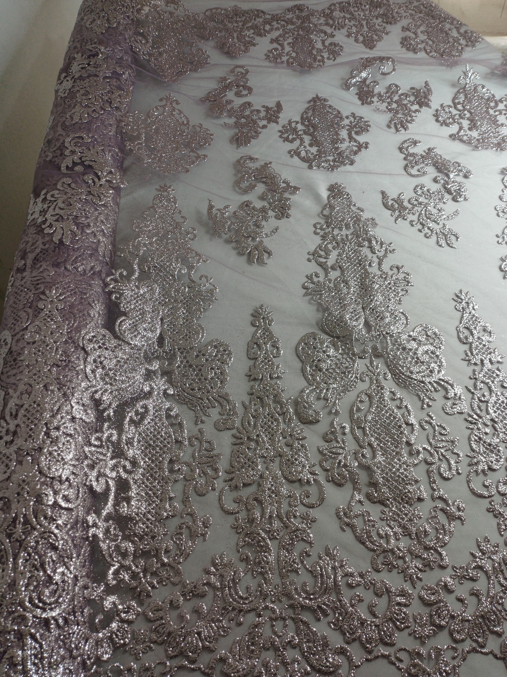 Tul Bordado Con Diseño En Acabado Glitter Color Morado- HH168 ideal para vestidos de noche de boda y de XV años