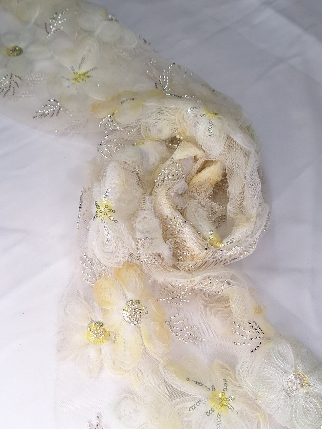 Tul Bordado Flores En Relieve Con Lentejuela Y Chaquira Color Amarillo/ Verde - HH033 ideal para vestidos de noche de boda y de XV años