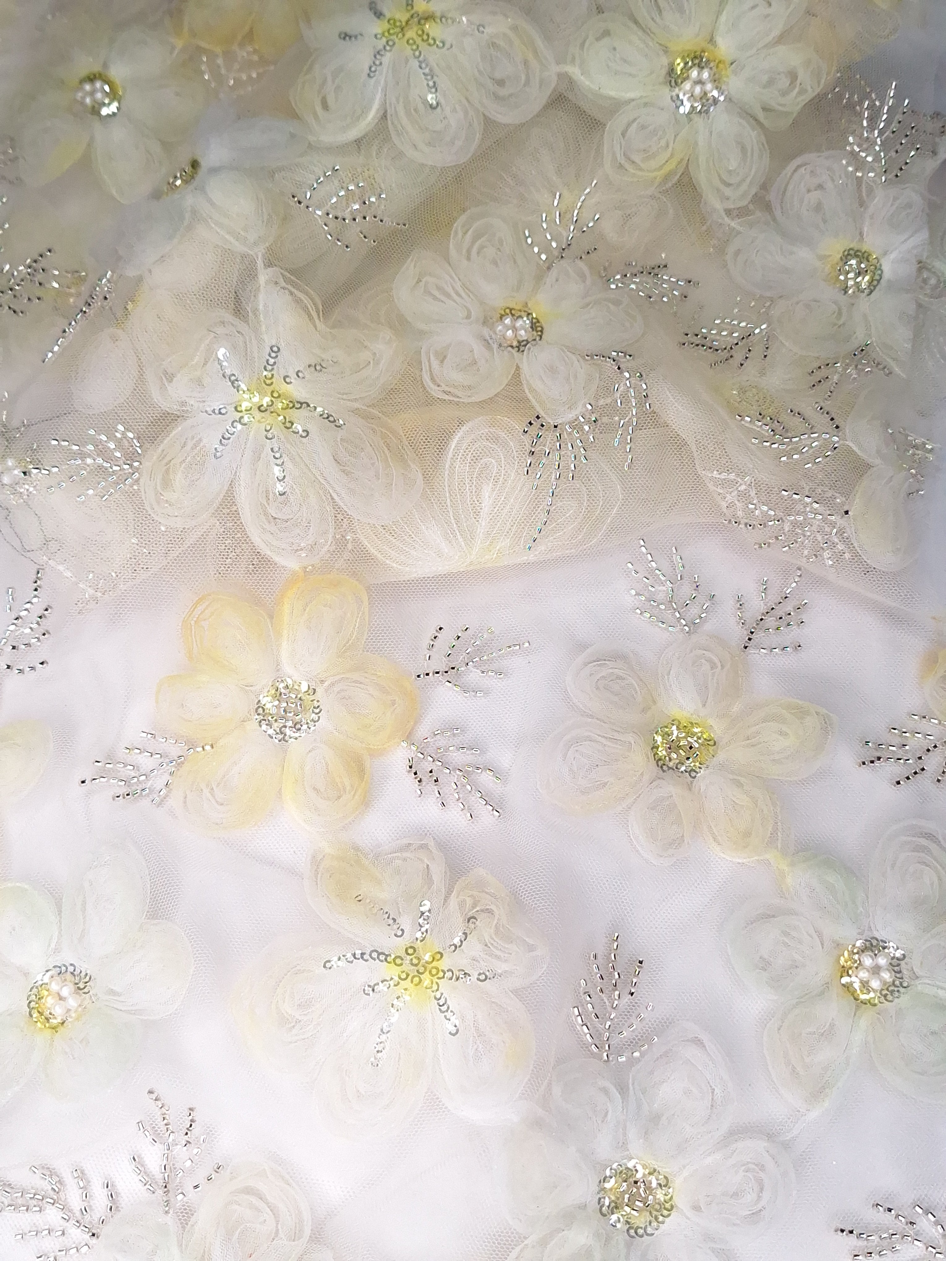 Tul Bordado Flores En Relieve Con Lentejuela Y Chaquira Color Amarillo/ Verde - HH033 ideal para vestidos de noche de boda y de XV años
