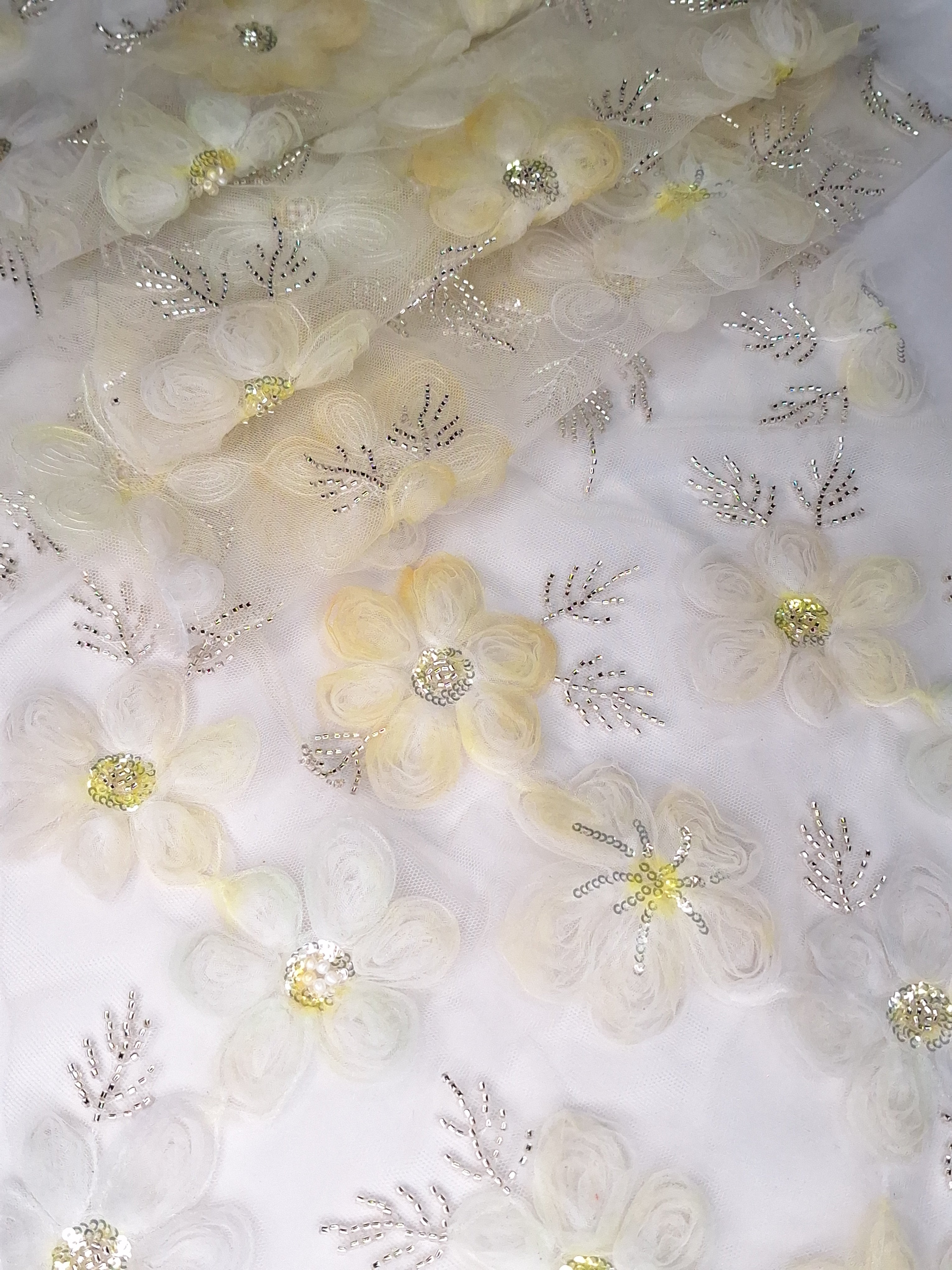 Tul Bordado Flores En Relieve Con Lentejuela Y Chaquira Color Amarillo/ Verde - HH033 ideal para vestidos de noche de boda y de XV años