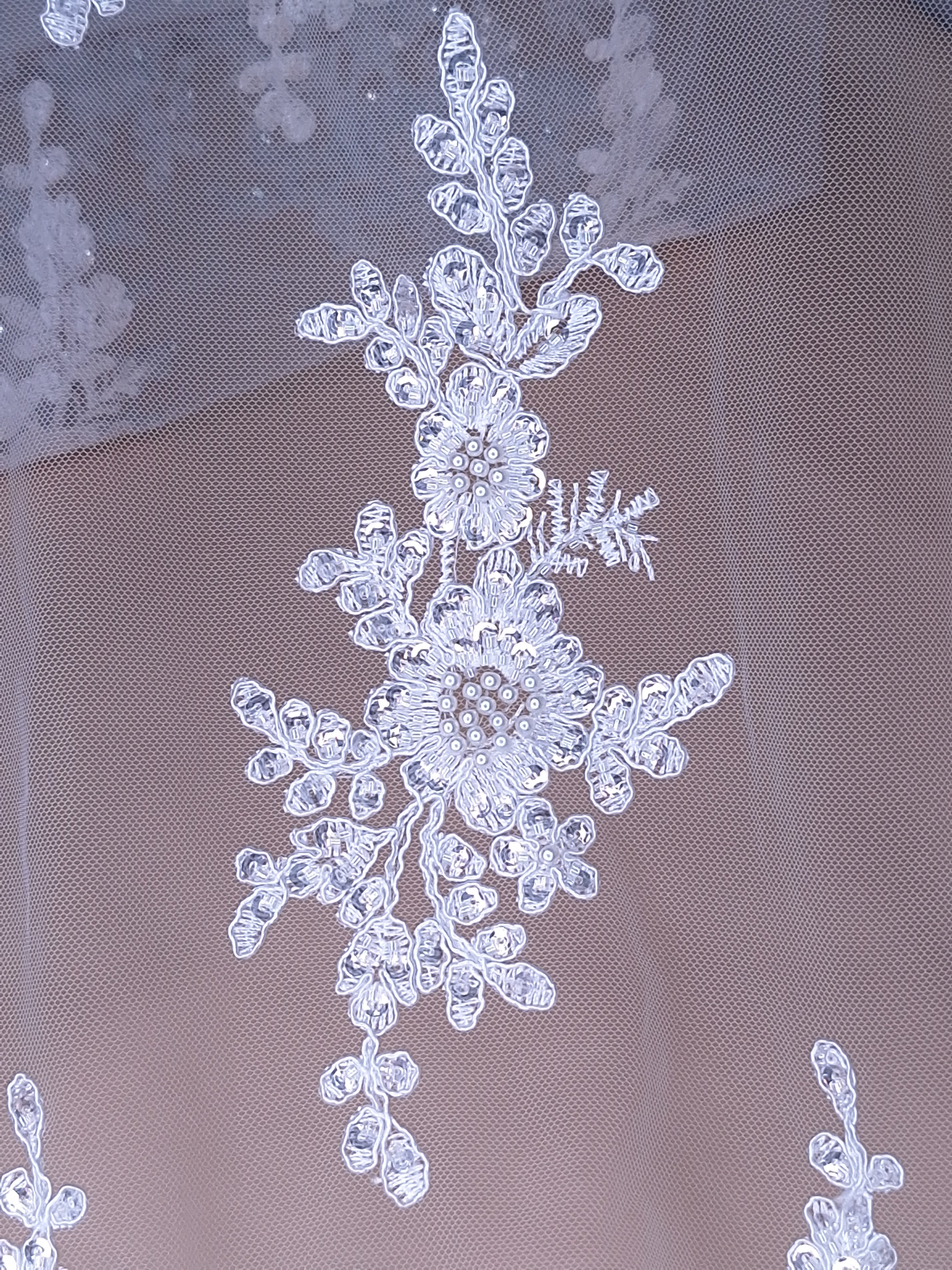 Tul Bordado Con Diseño Floral Con Lentejuela Y Perla Color Blanco - HH047 ideal para vestidos de noche de boda y de XV años