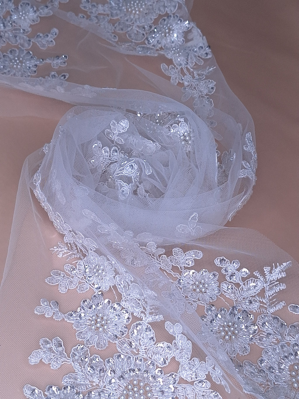 Tul Bordado Con Diseño Floral Con Lentejuela Y Perla Color Blanco - HH047 ideal para vestidos de noche de boda y de XV años