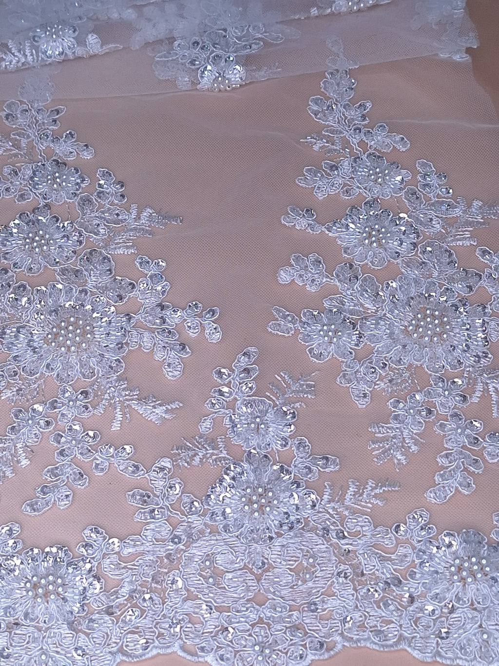 Tul Bordado Con Diseño Floral Con Lentejuela Y Perla Color Blanco - HH047 ideal para vestidos de noche de boda y de XV años