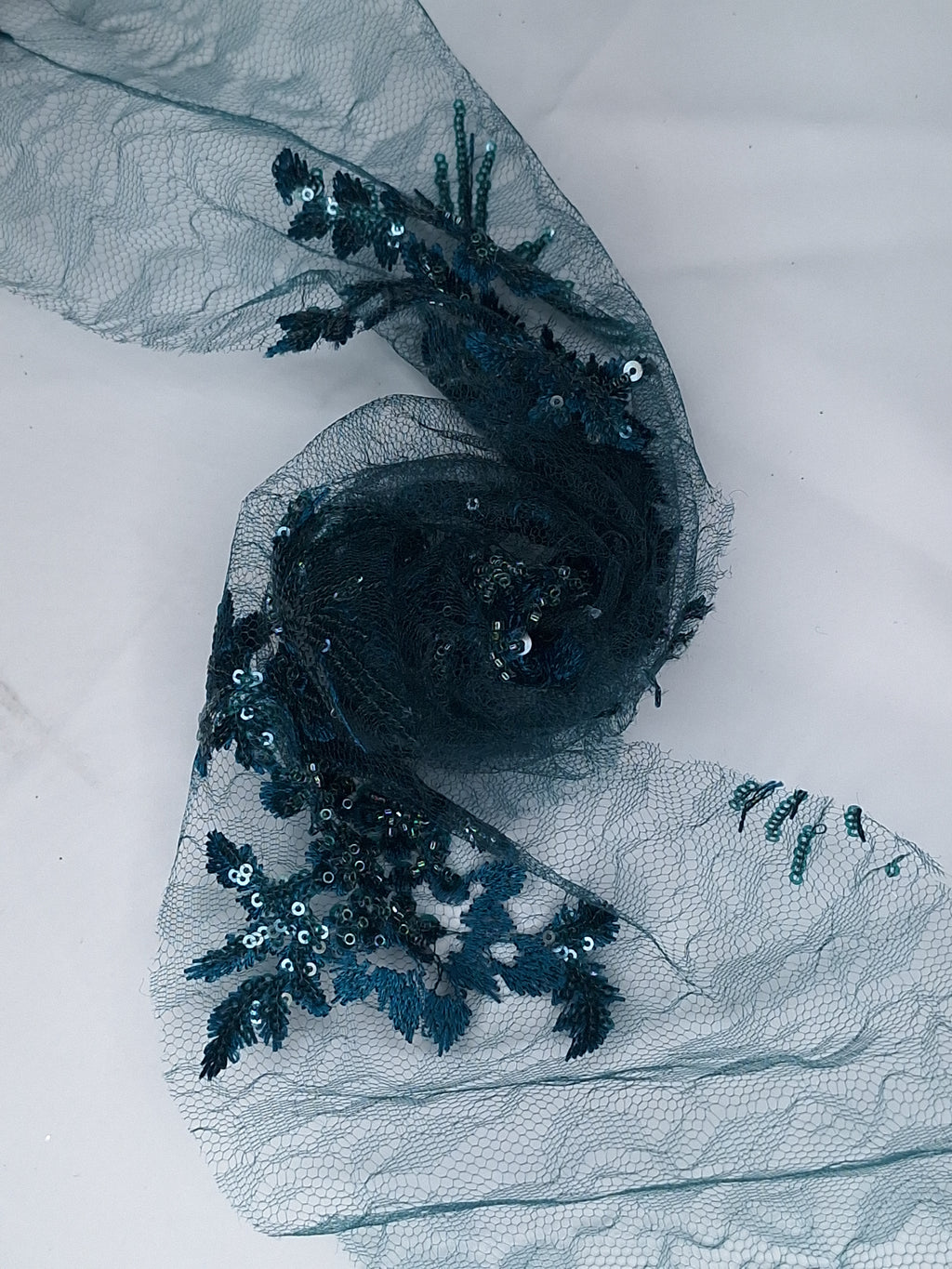 Tul Bordado Con Floral, Lentejuela Y Chaquira Color Botella- HH161 ideal para vestidos de noche de boda y de XV años