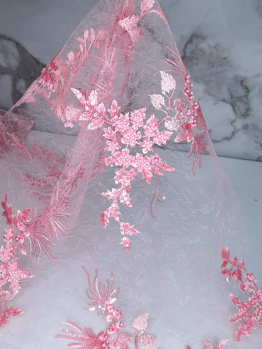 Tul Bordado Con Floral, Lentejuela Y Chaquira Color Rosa Pastel- HH161 ideal para vestidos de noche de boda y de XV años