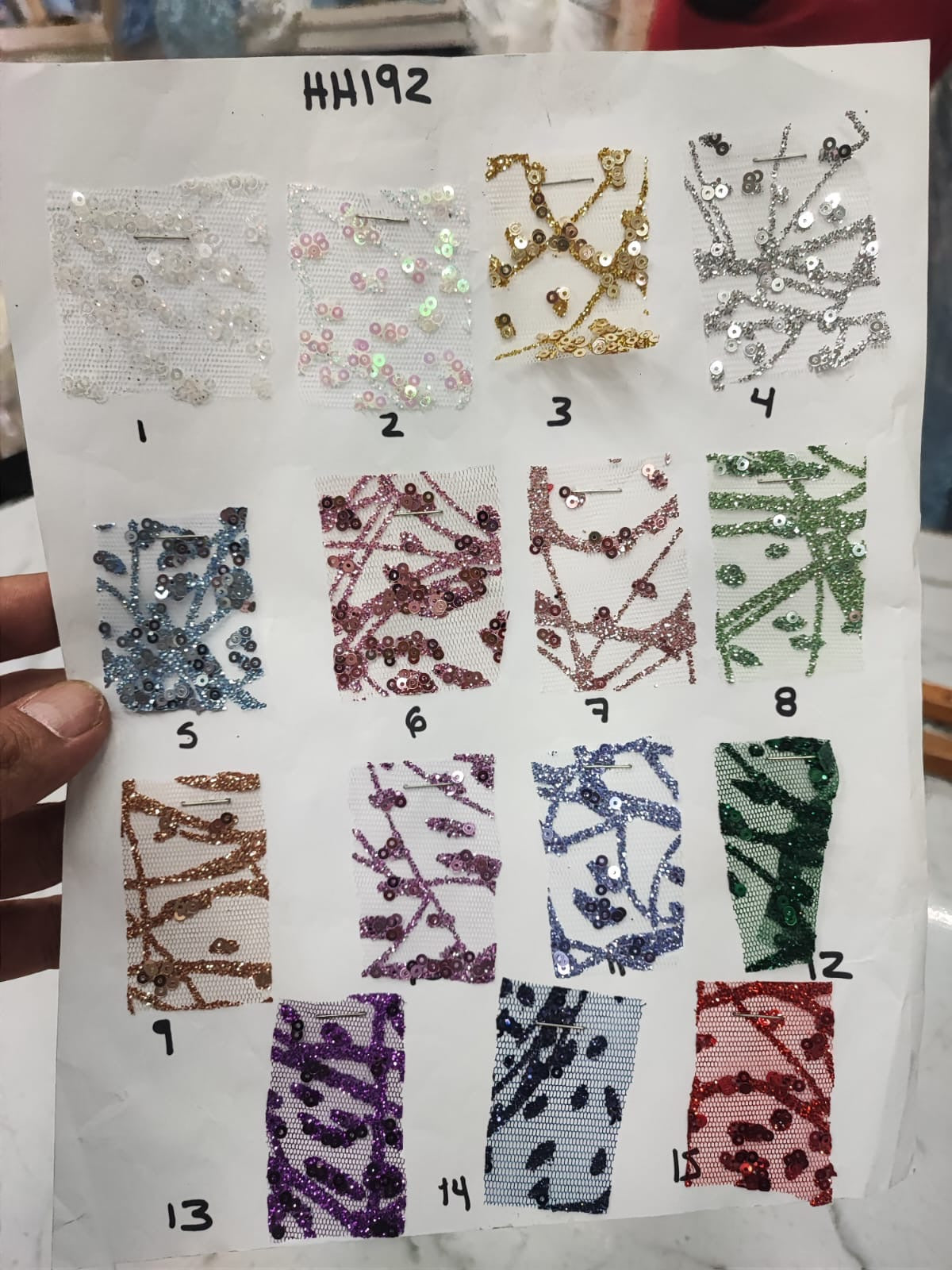 Página de catálogo: muestra HH192; tono claro de muestra sin confirmar. No confirma el color de las variantes disponibles.