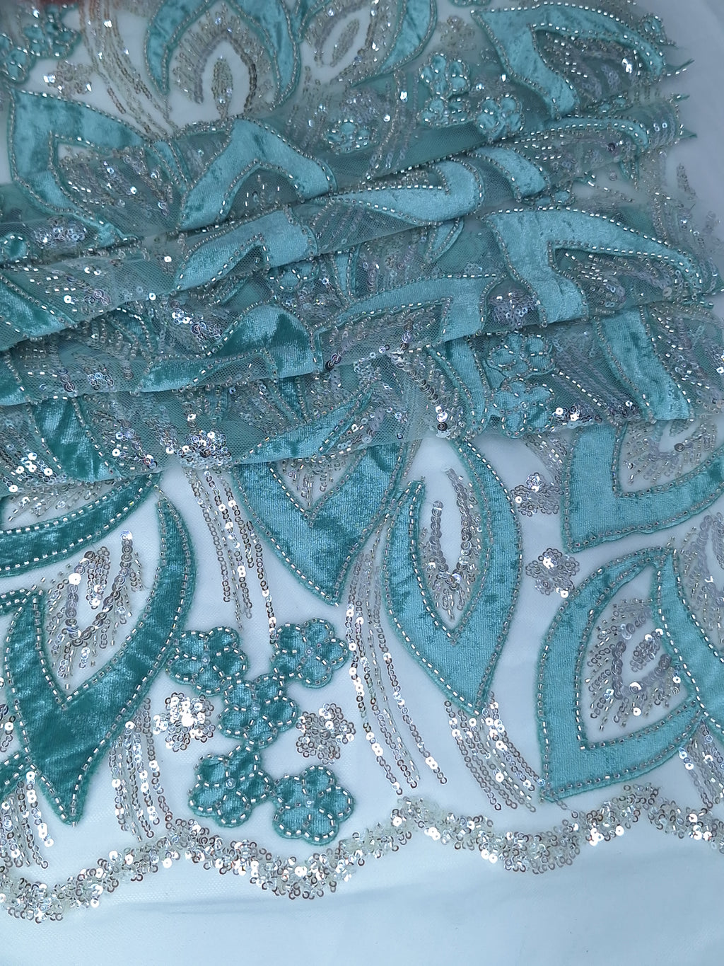 Tul Bordado Con Estampado Floral Aplicaciones de Chaquira Y Lentejuela Color Menta- HH235 ideal para vestidos de noche y de XV años