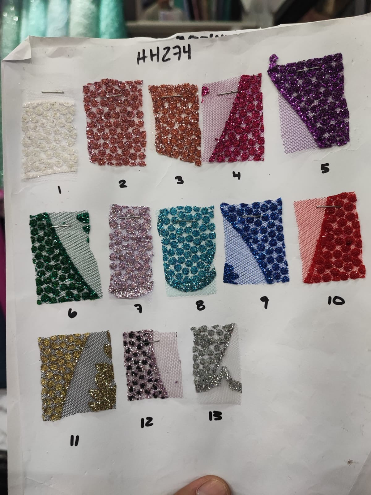 HH274: fotografía real del muestrario general del modelo; números de referencia sin equivalencia confirmada con el selector de colores.
