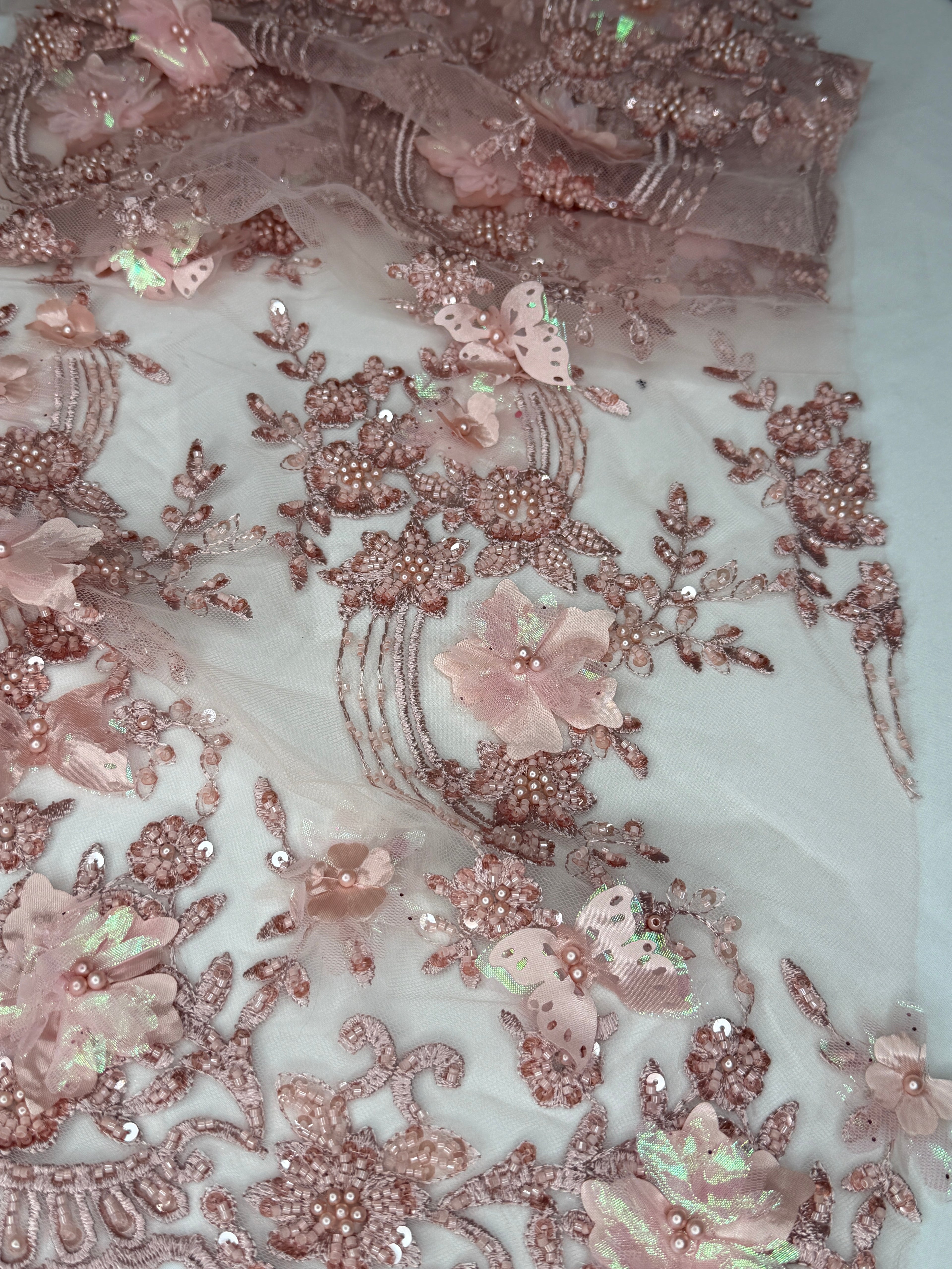 Tul bordado con lentejuela, canutillo y flor y mariposa 3d en tornasol hh237