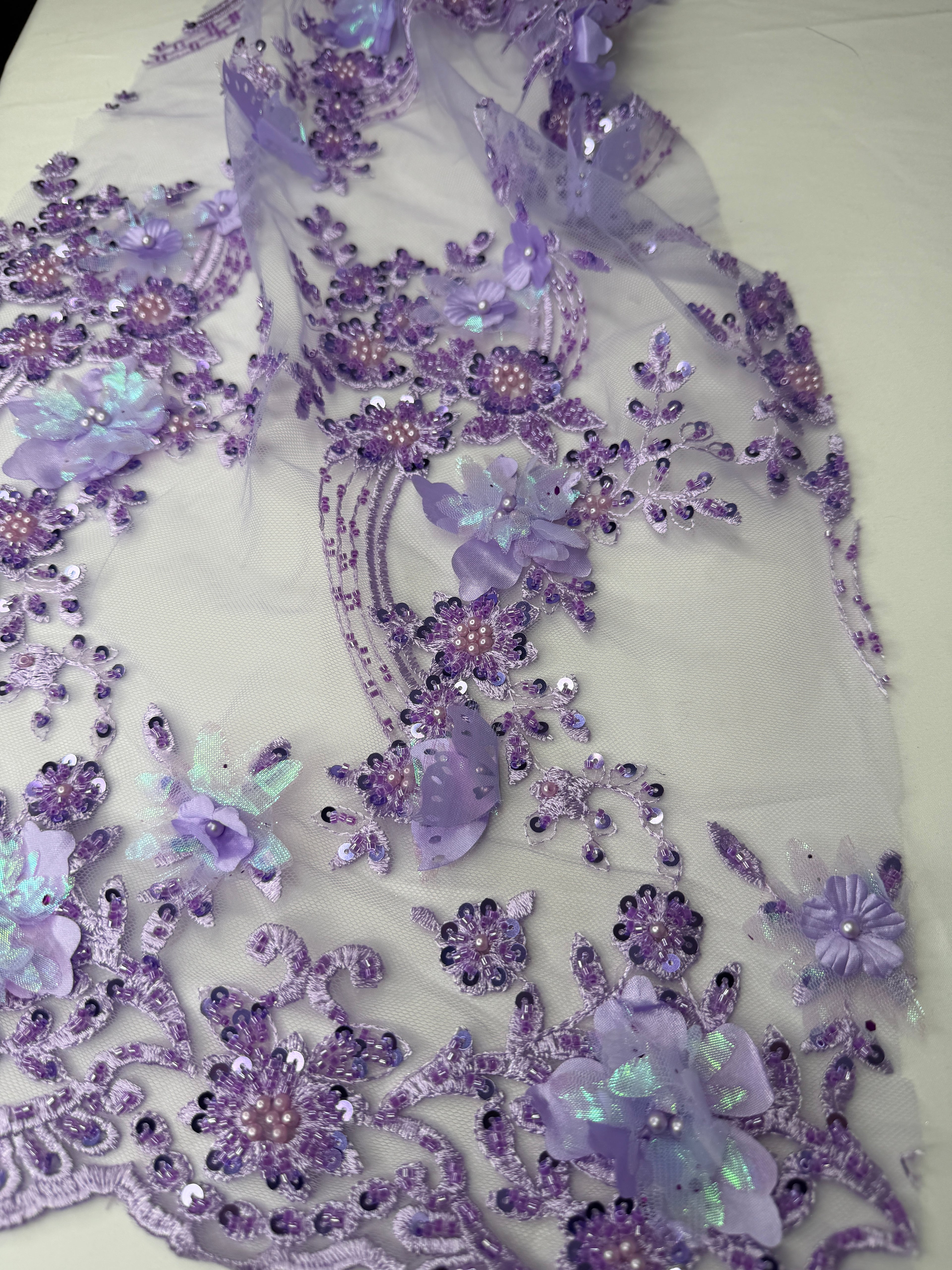 Tul bordado con lentejuela, canutillo y flor y mariposa 3d en tornasol hh237