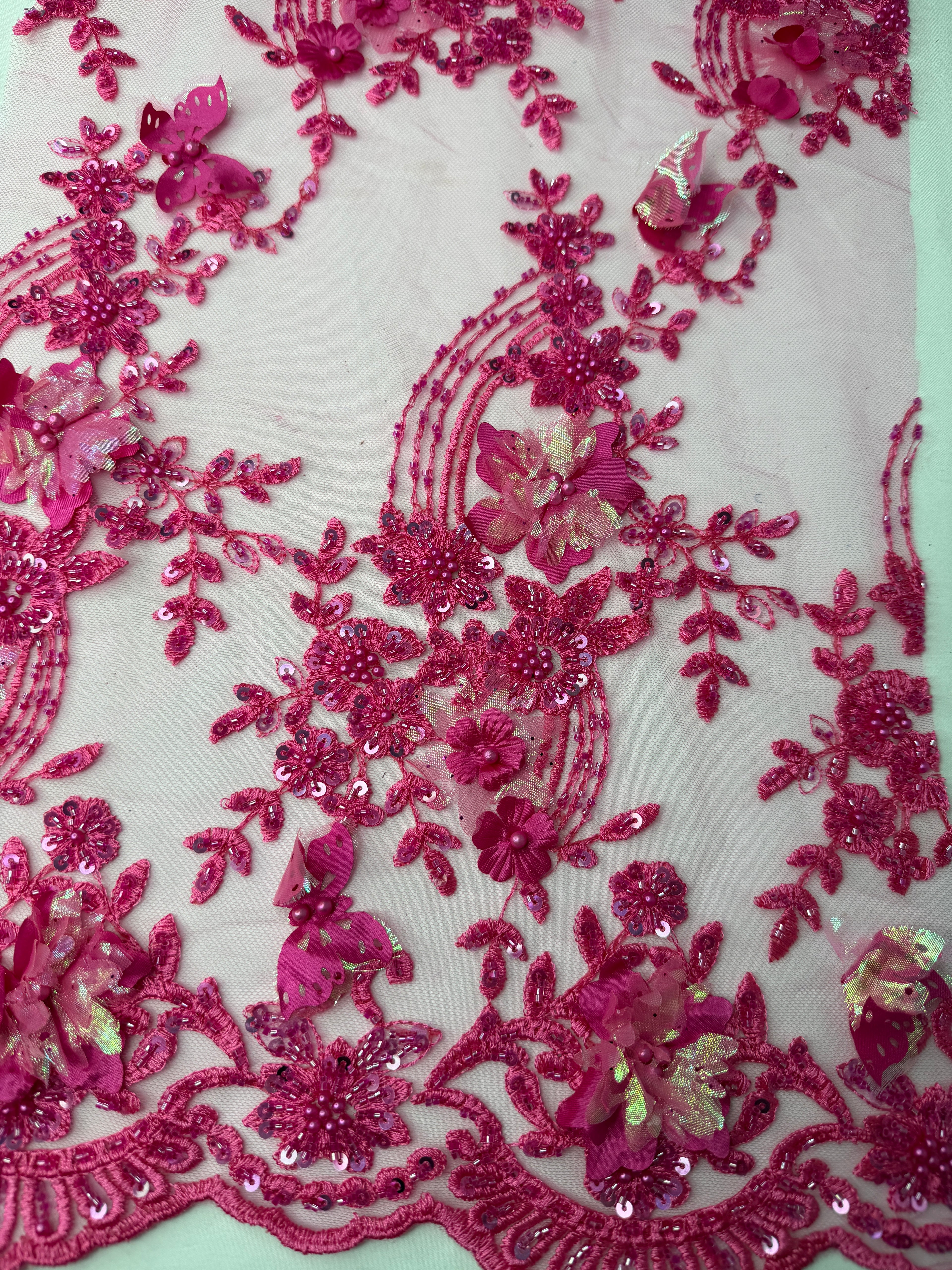 Tul bordado con lentejuela, canutillo y flor y mariposa 3d en tornasol hh237