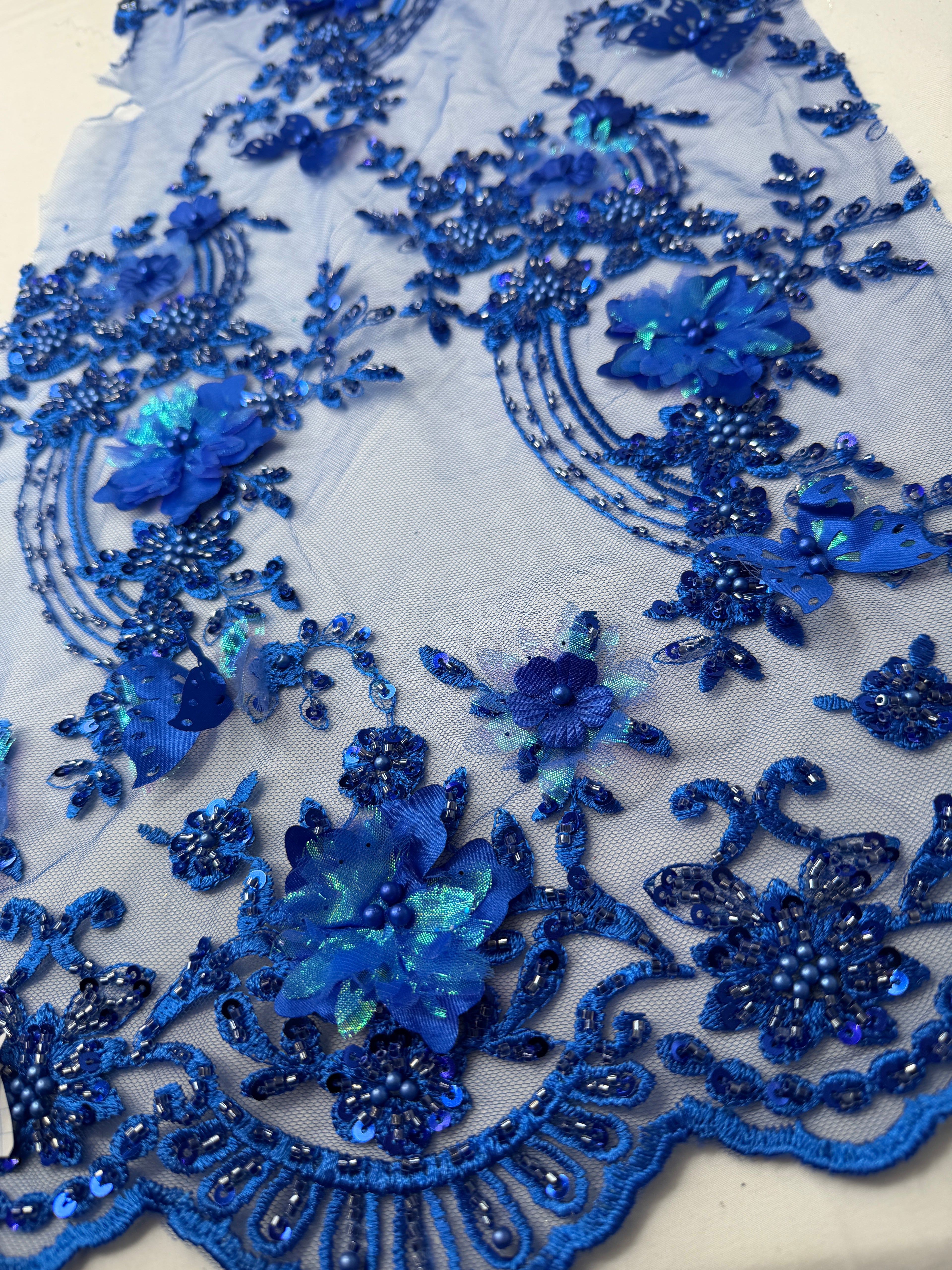 Tul bordado con lentejuela, canutillo y flor y mariposa 3d en tornasol hh237