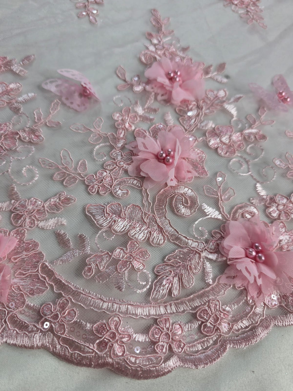 Tul Bordado Con Perlas, Lentejuelas, Mariposas y Flores 3D - HH275