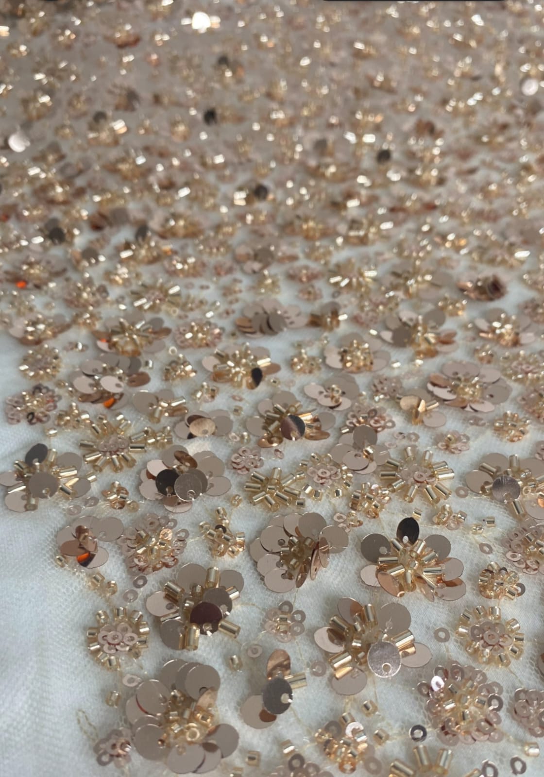 Tul Bordado Con Flores 3d, Lentejuela, Chaquira Y Canutillo Color Oro- HH226 ideal para vestidos de noche y de XV años