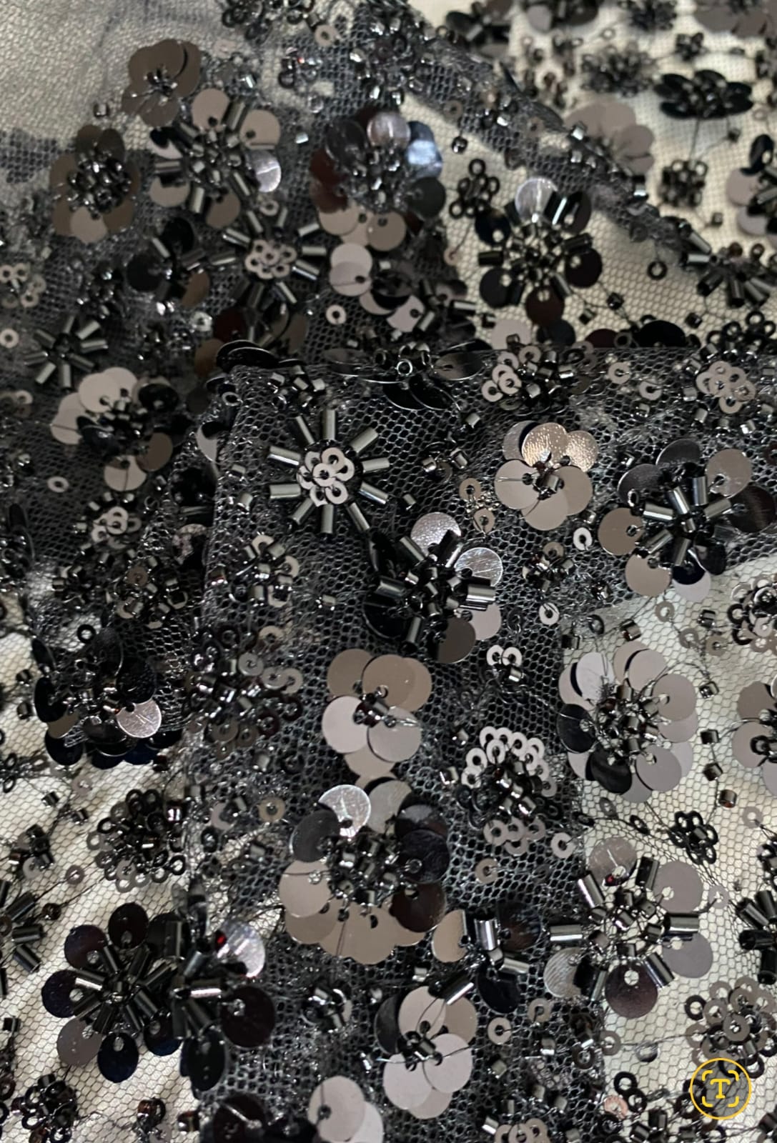 Tul Bordado Con Flores 3d, Lentejuela, Chaquira Y Canutillo Color Negro- HH226 ideal para vestidos de noche y de XV años