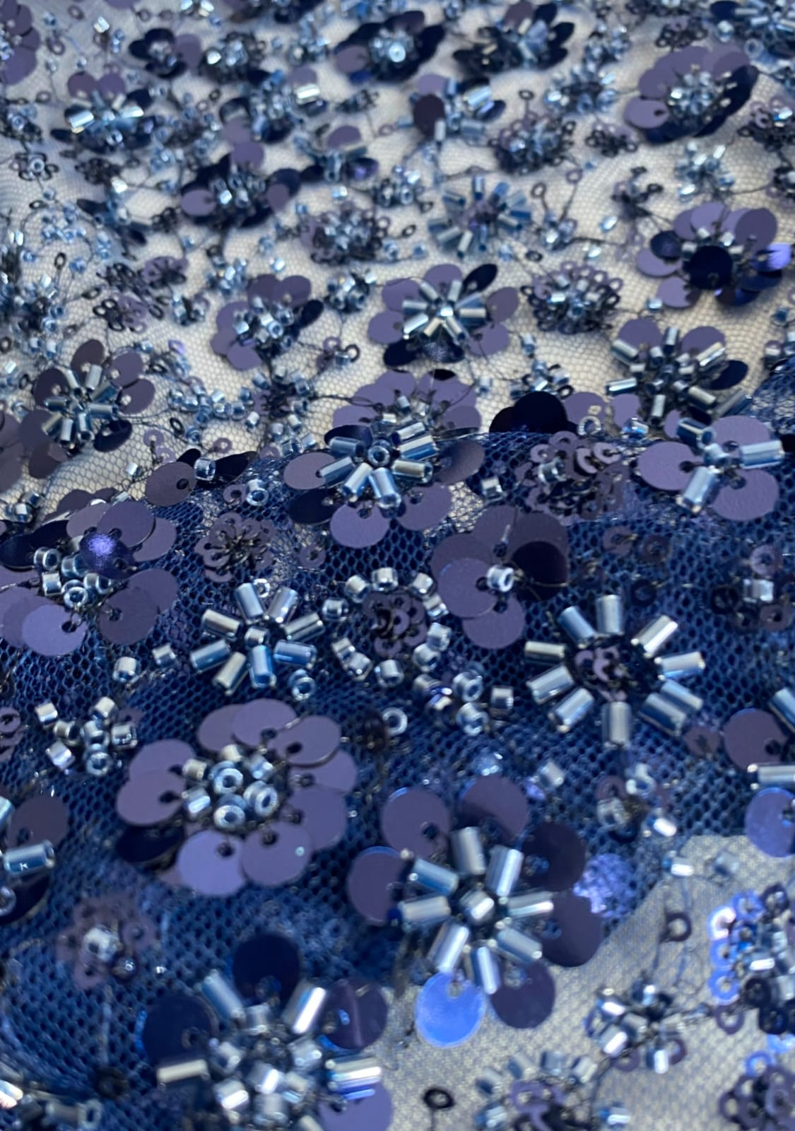 Tul Bordado Con Flores 3d, Lentejuela, Chaquira Y Canutillo Color Azul Marino- HH226 ideal para vestidos de noche y de XV años