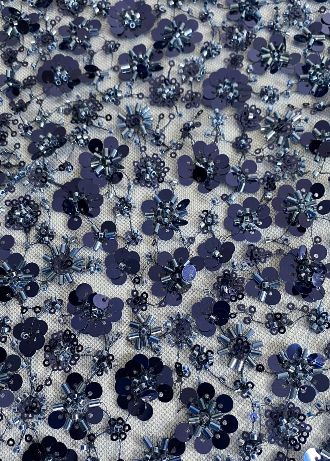 Tul Bordado Con Flores 3d, Lentejuela, Chaquira Y Canutillo Color Azul Marino- HH226 ideal para vestidos de noche y de XV años
