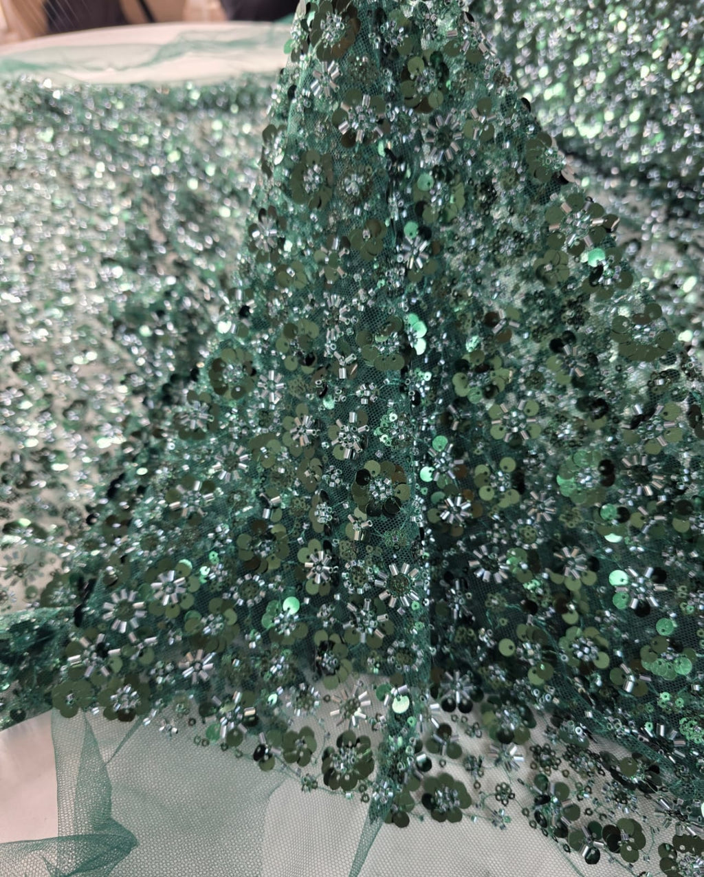 Tul Bordado Con Flores 3d, Lentejuela, Chaquira Y Canutillo Color Botella - HH226 ideal para vestidos de noche y de XV años