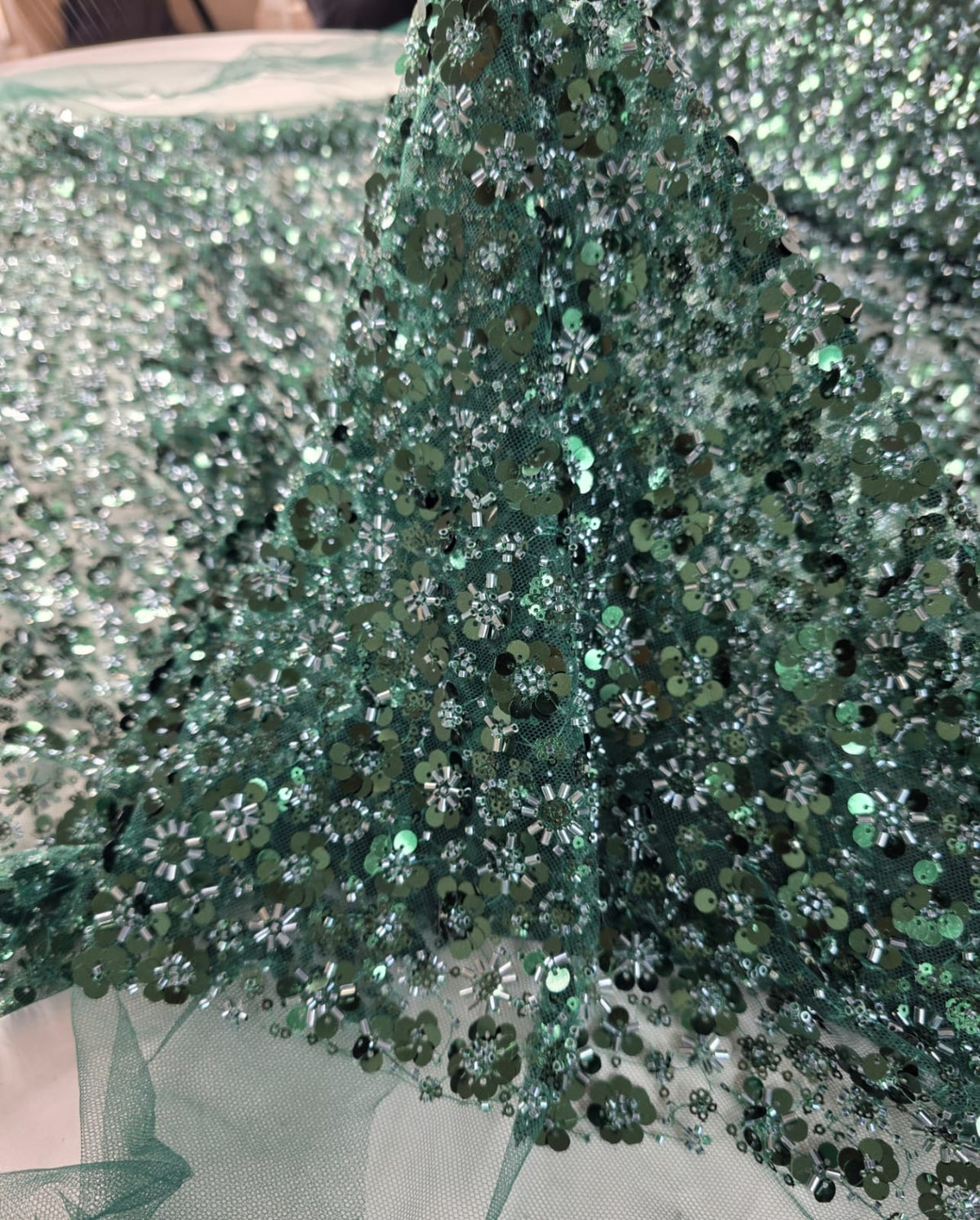 Tul Bordado Con Flores 3d, Lentejuela, Chaquira Y Canutillo Color Botella - HH226 ideal para vestidos de noche y de XV años