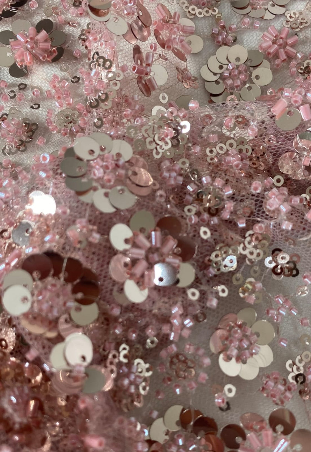 Tul Bordado Con Flores 3d, Lentejuela, Chaquira Y Canutillo Color Palo de Rosa - HH226 ideal para vestidos de noche y de XV años