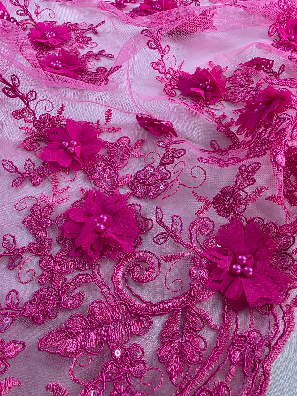 Tul Bordado Con Perlas, Lentejuelas, Mariposas y Flores 3D - HH275