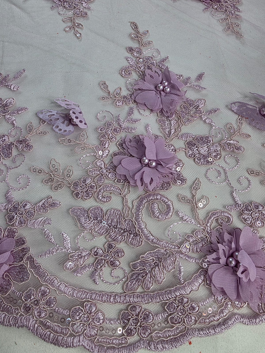 Tul Bordado Con Perlas, Lentejuelas, Mariposas y Flores 3D - HH275
