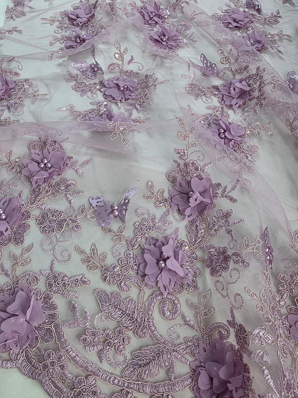 Tul Bordado Con Perlas, Lentejuelas, Mariposas y Flores 3D - HH275