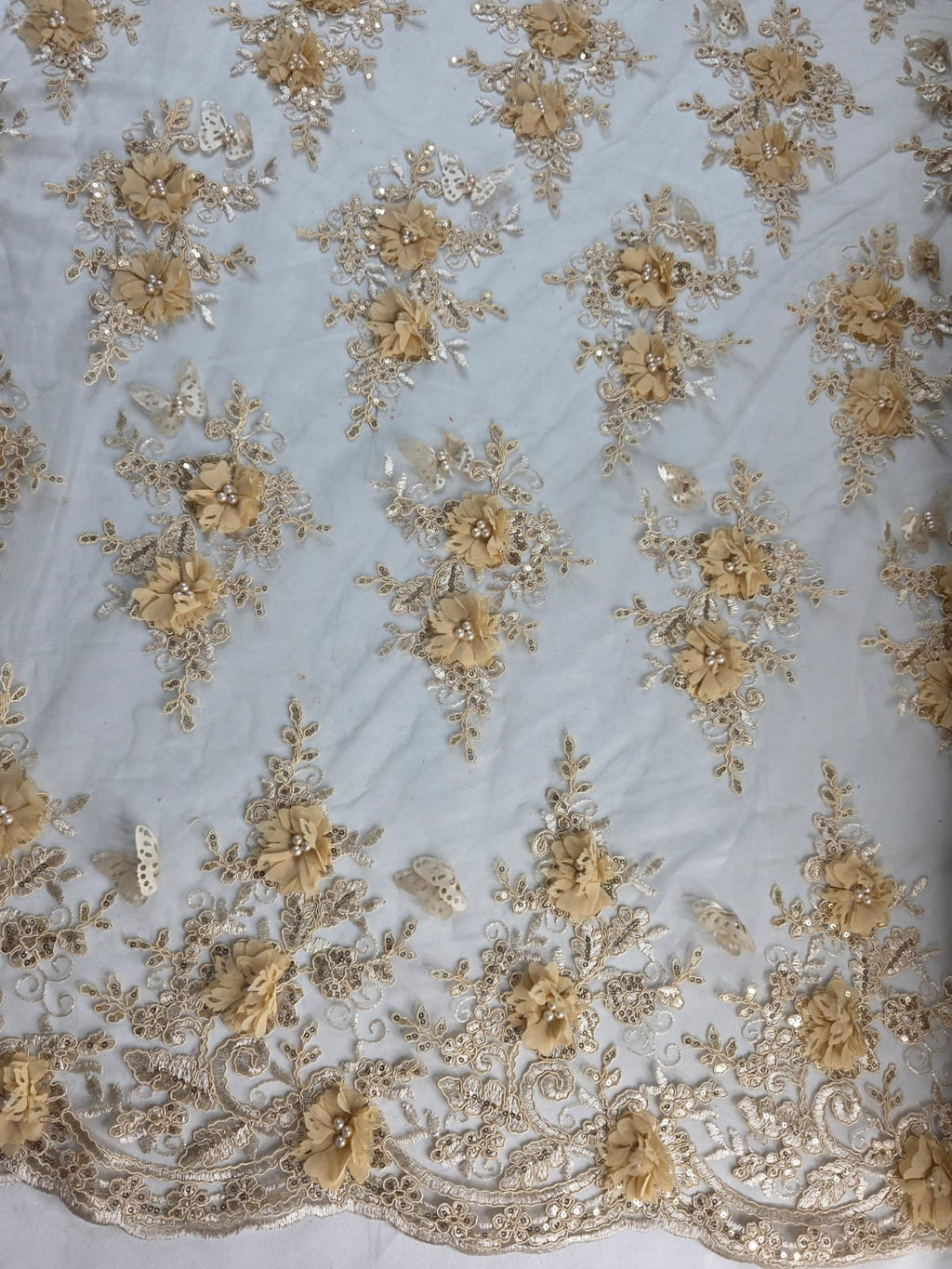 Tul Bordado Con Perlas, Lentejuelas, Mariposas y Flores 3D - HH275