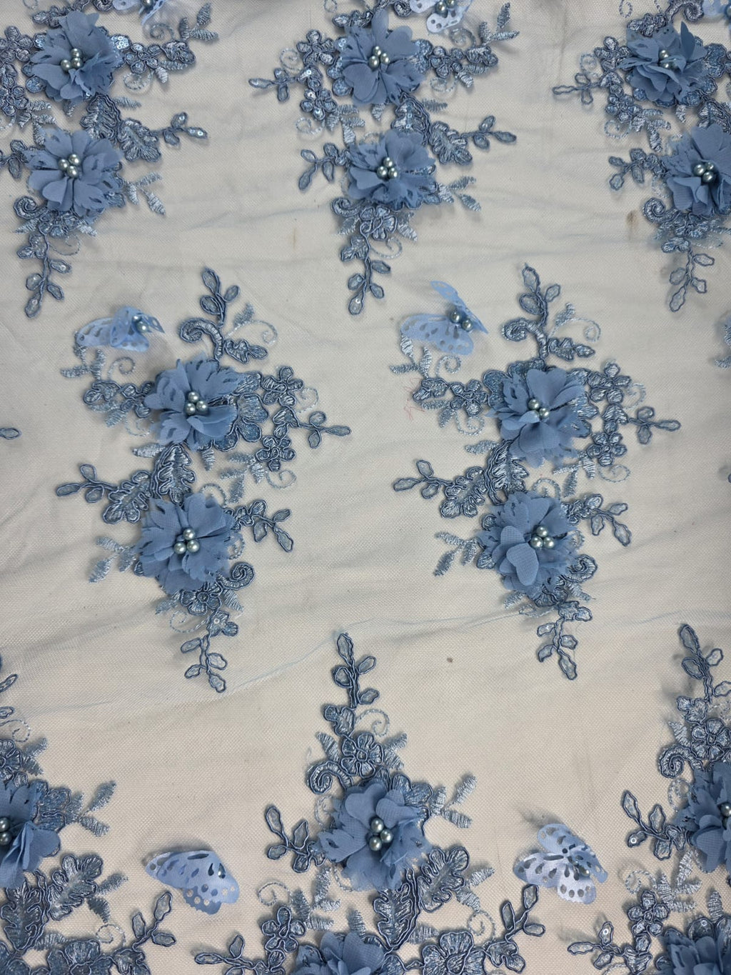 Tul Bordado Con Perlas, Lentejuelas, Mariposas y Flores 3D - HH275