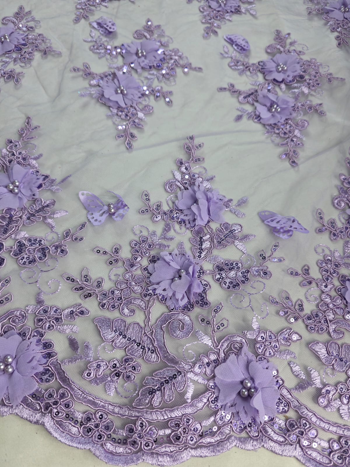 Tul Bordado Con Perlas, Lentejuelas, Mariposas y Flores 3D - HH275