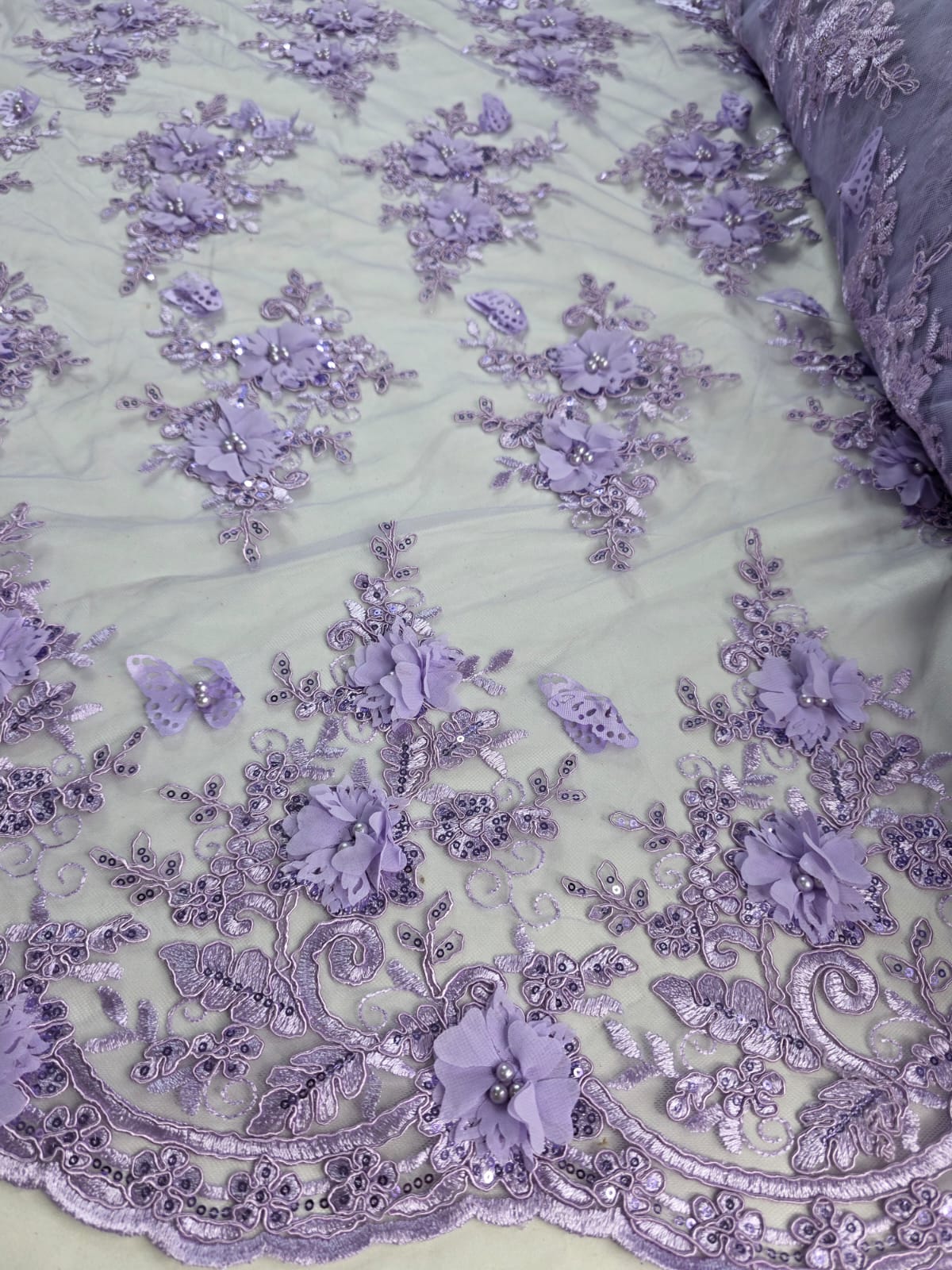 Tul Bordado Con Perlas, Lentejuelas, Mariposas y Flores 3D - HH275