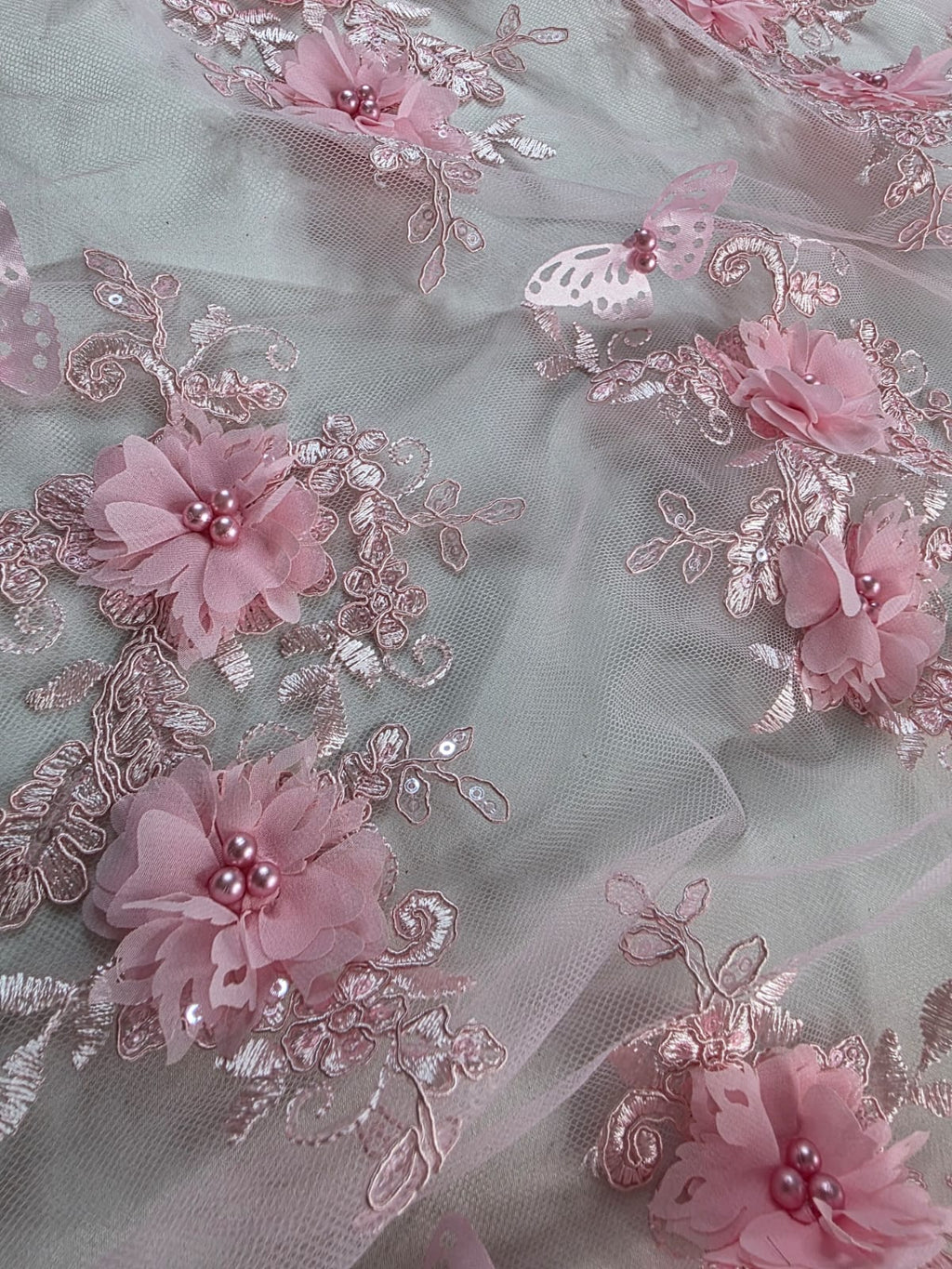 Tul Bordado Con Perlas, Lentejuelas, Mariposas y Flores 3D - HH275