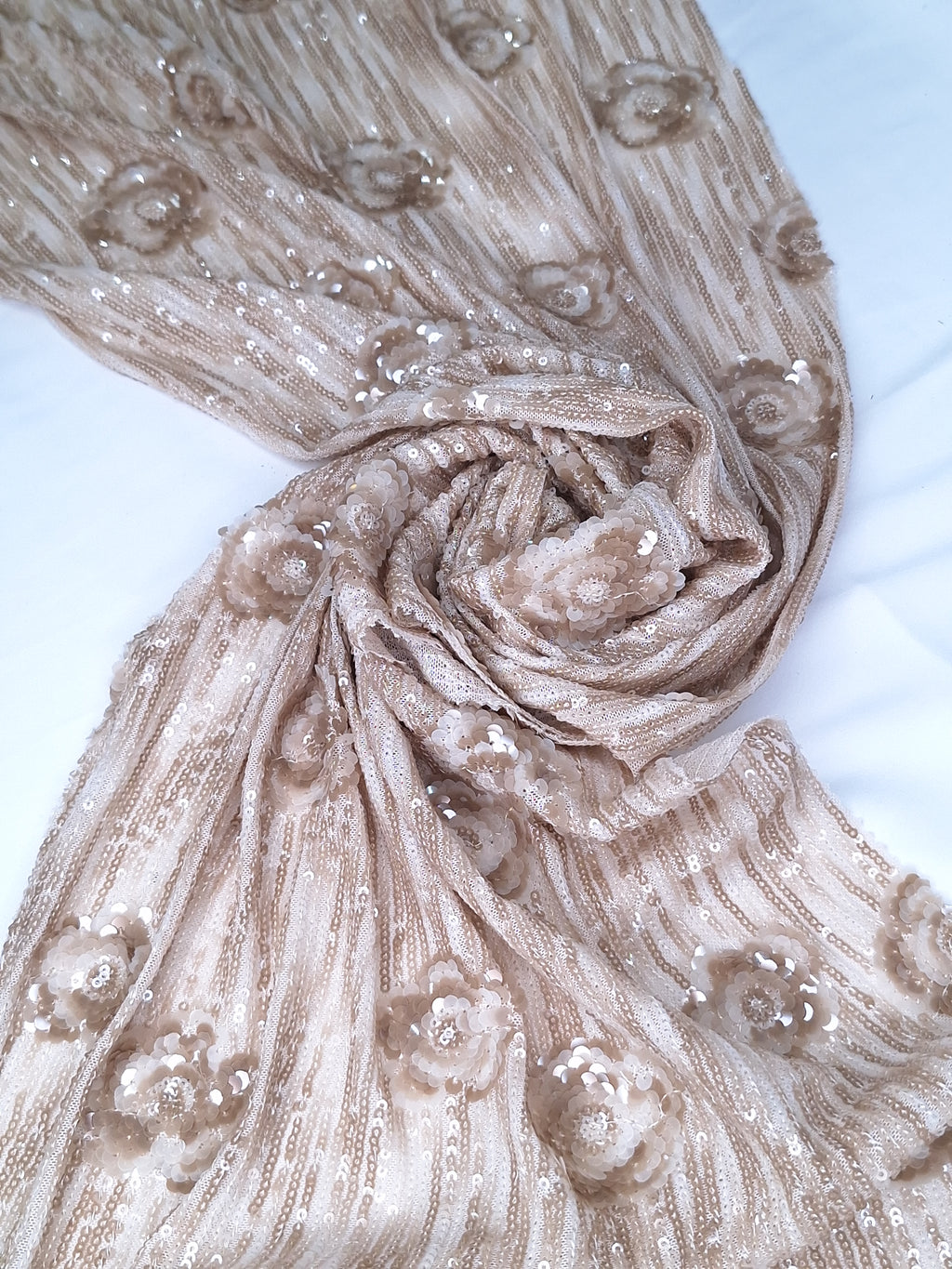 Tul Bordado Diseño Floral Con Lentejuela Color Oro -HH179 ideal para vestidos de noche de boda y de XV años
