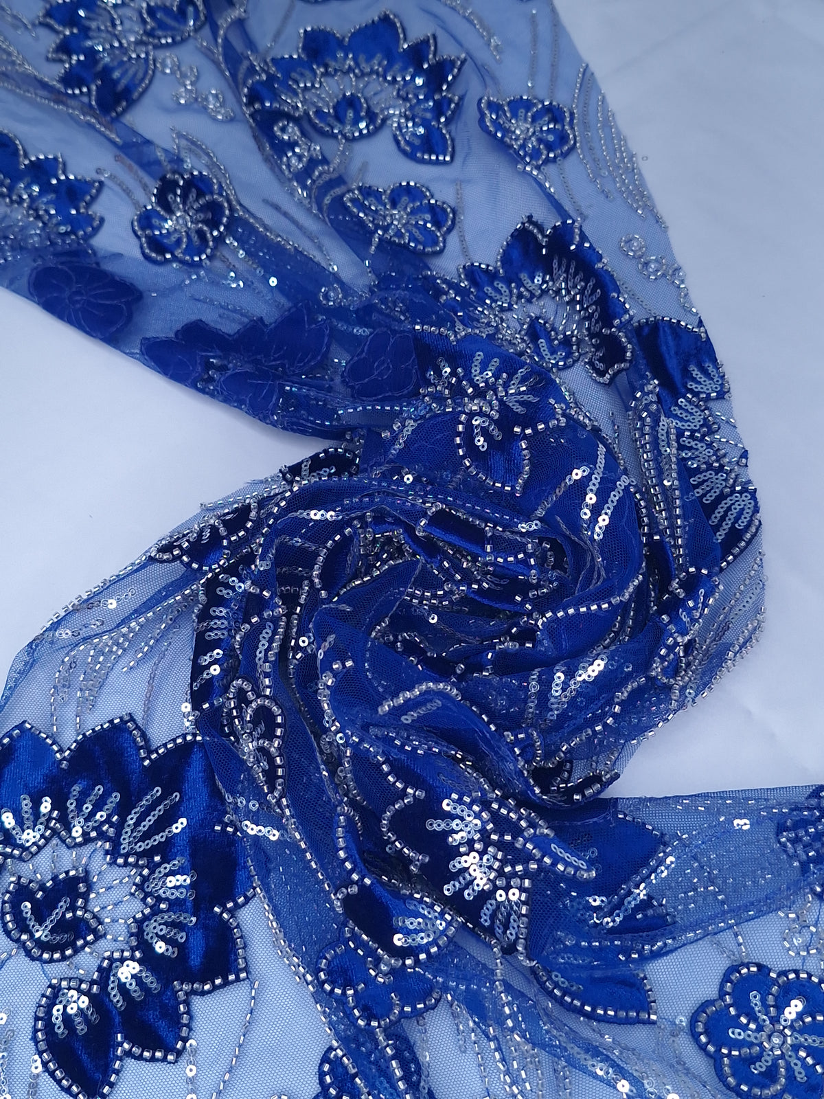 Tul Bordado Con Estampado Floral Aplicaciones de Chaquira Y Lentejuela Color Azul Rey- HH236 ideal para vestidos de noche y de XV años
