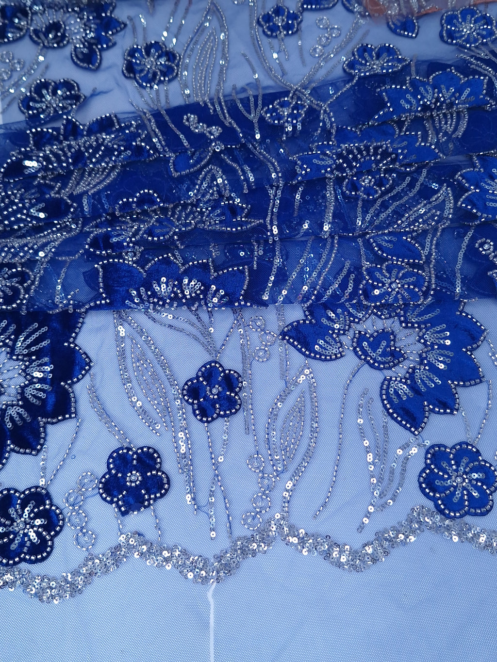 Tul Bordado Con Estampado Floral Aplicaciones de Chaquira Y Lentejuela Color Azul Rey- HH236 ideal para vestidos de noche y de XV años