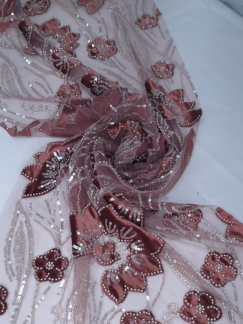 Tul Bordado Con Floral, Lentejuela Y Chaquira Color Ladrillo- HH236 ideal para vestidos de noche de boda y de XV años