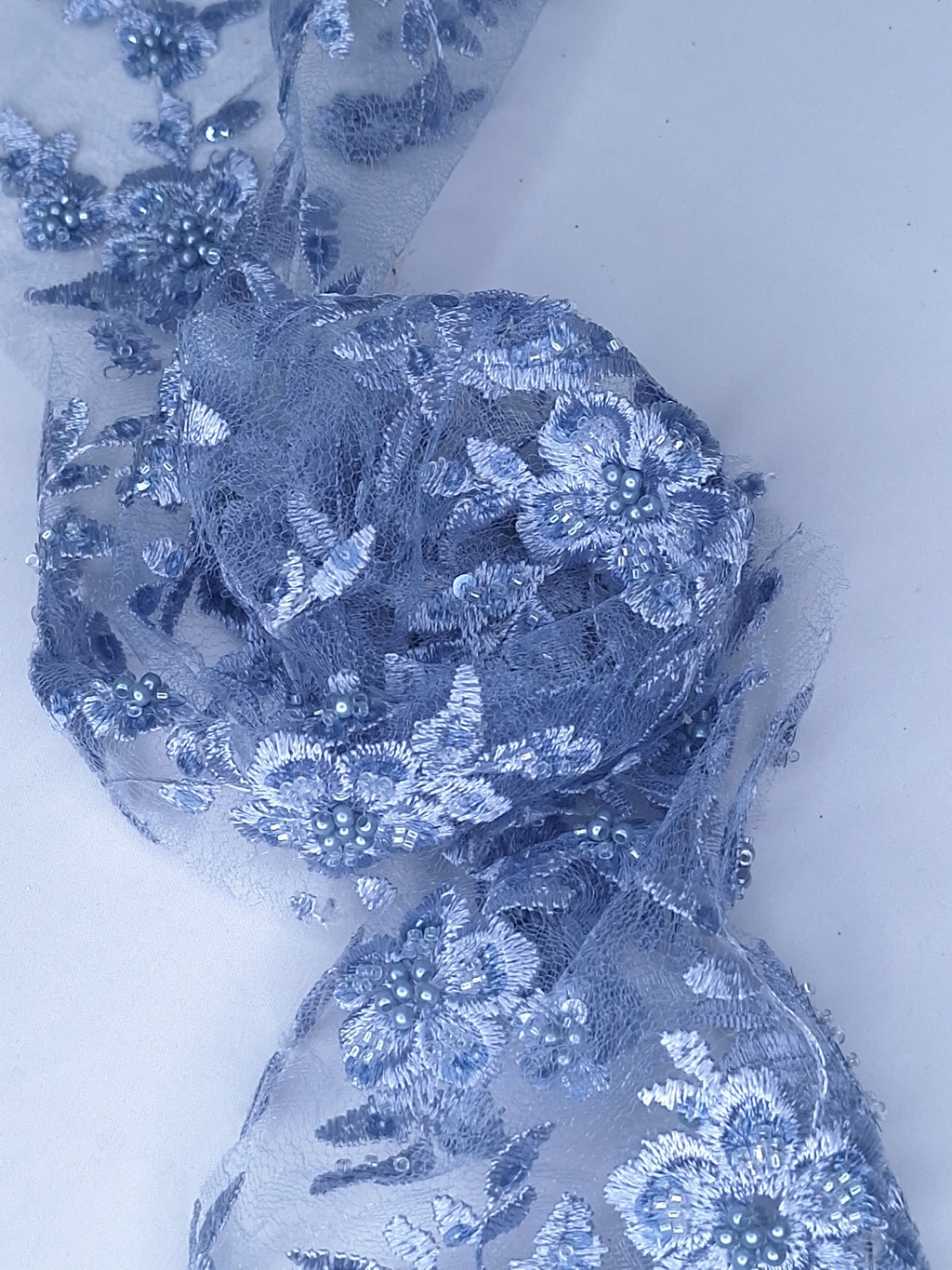 Tul bordado color cielo  H162, ideal para vestidos de noche de boda y de XV años