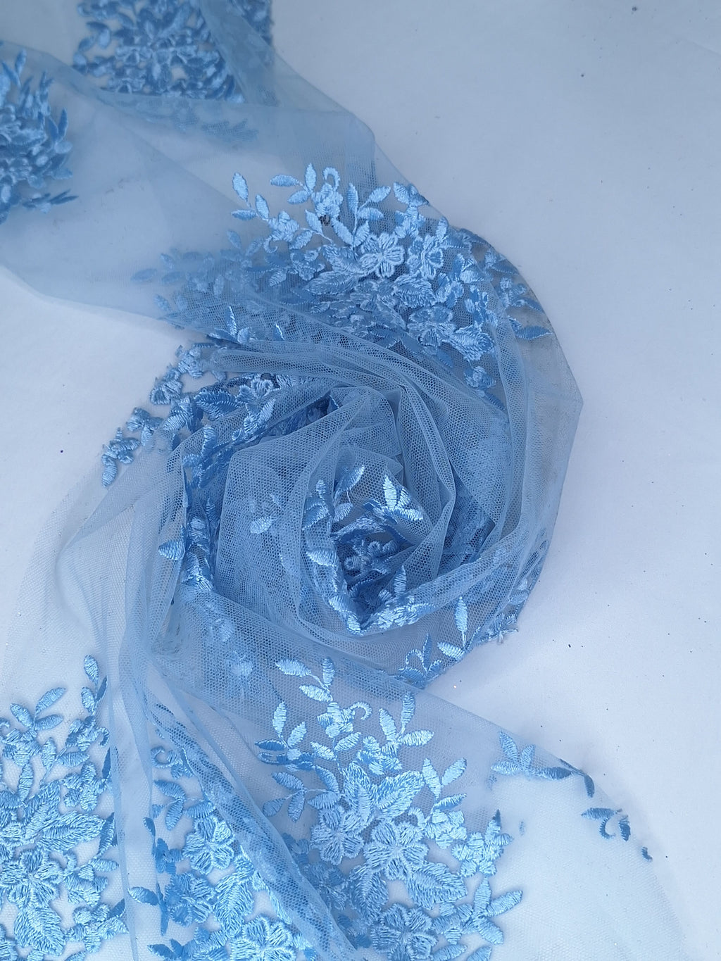 Tul bordado color cielo A956, ideal para vestidos de noche de boda y de XV años