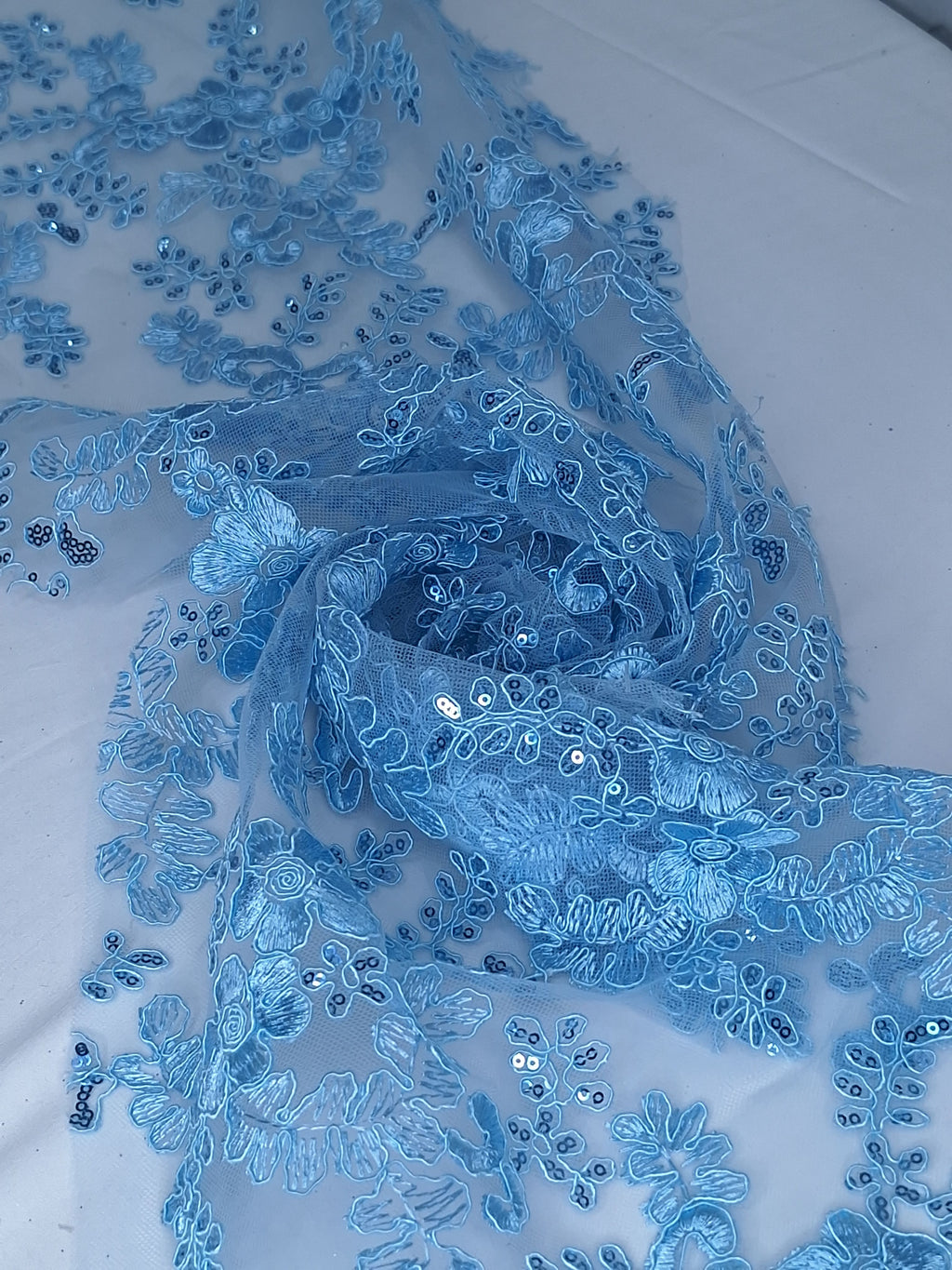 Tul bordado color cielo H165, ideal para vestidos de noche de boda y de XV años