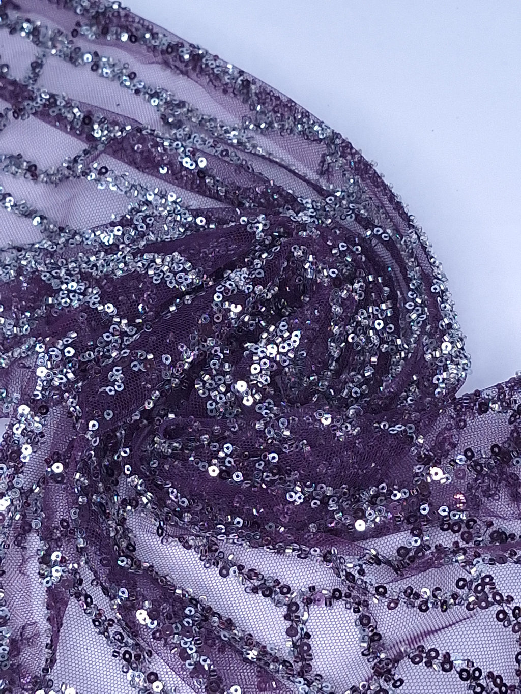 Tul bordado color Lila Uva A942, ideal para vestidos de noche de boda y de XV años