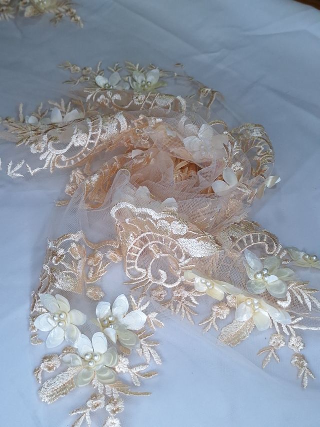 Tul bordado color buff H139, ideal para vestidos de noche de boda y de XV años