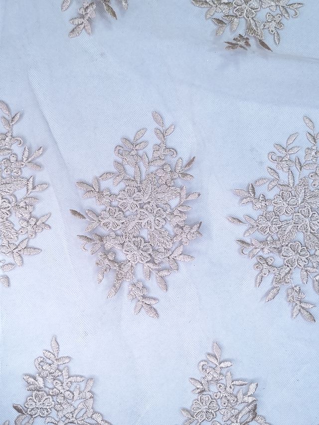 Tul bordado color nude A956, ideal para vestidos de noche de boda y de ceremonia